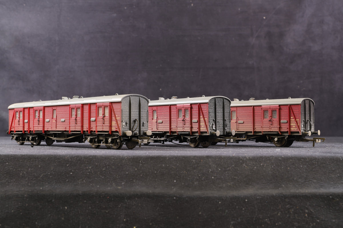 Hornby OO Rake Of 3 SR BR Crimson Maunsell Parcels Coaches, Weathered