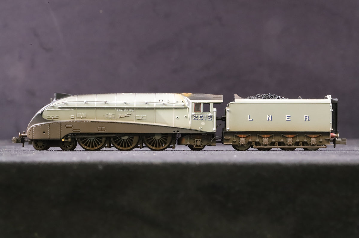 Dapol N 2S-008-011 Class A4 &#39;2512&#39; &#39;Silver Fox&#39; Silver/ Grey Livery TMC Weathered