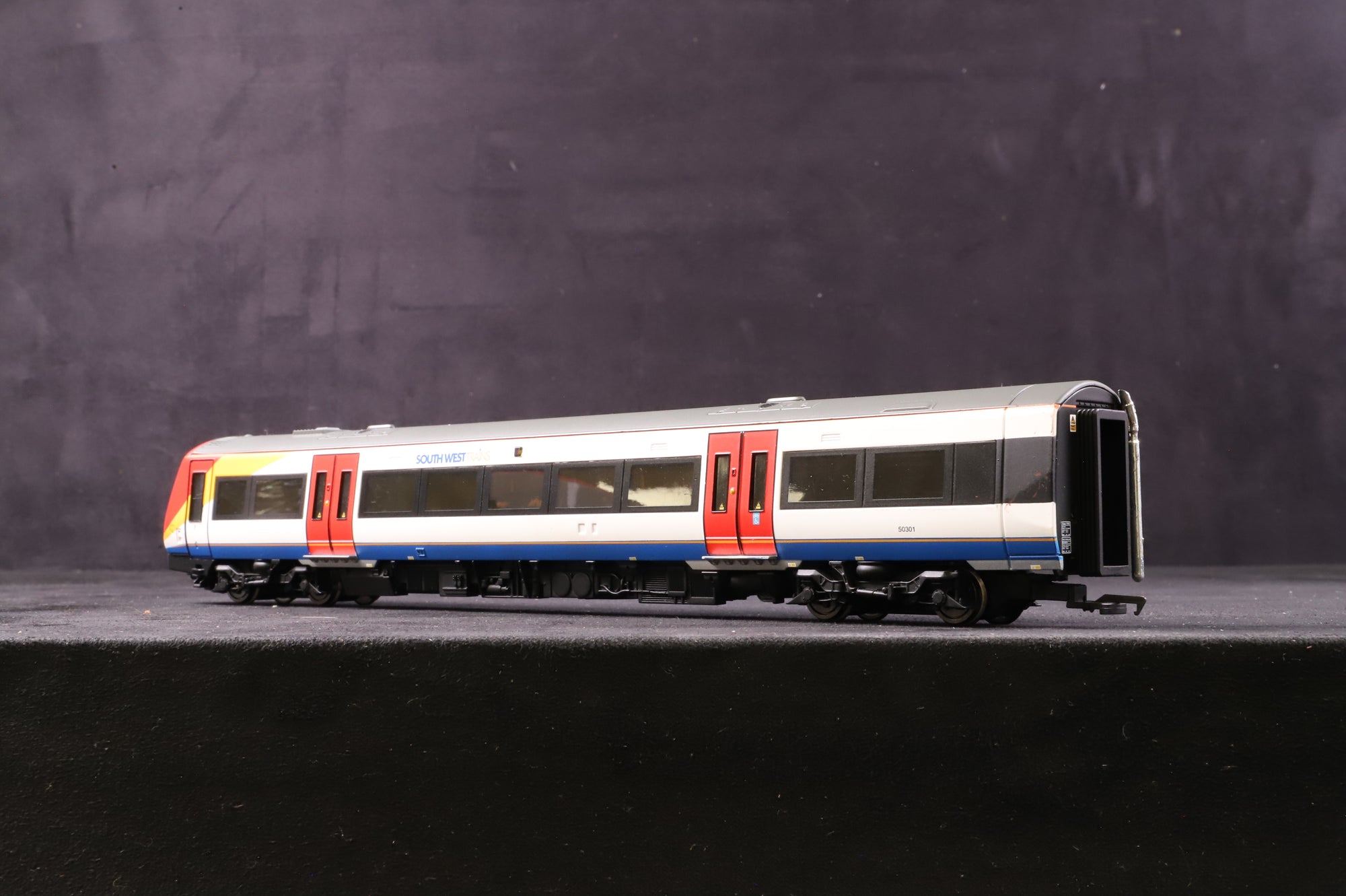 Bachmann OO 32-452 Class 170/4 Turbostar 2 Car DMU in Southwest Trains Livery