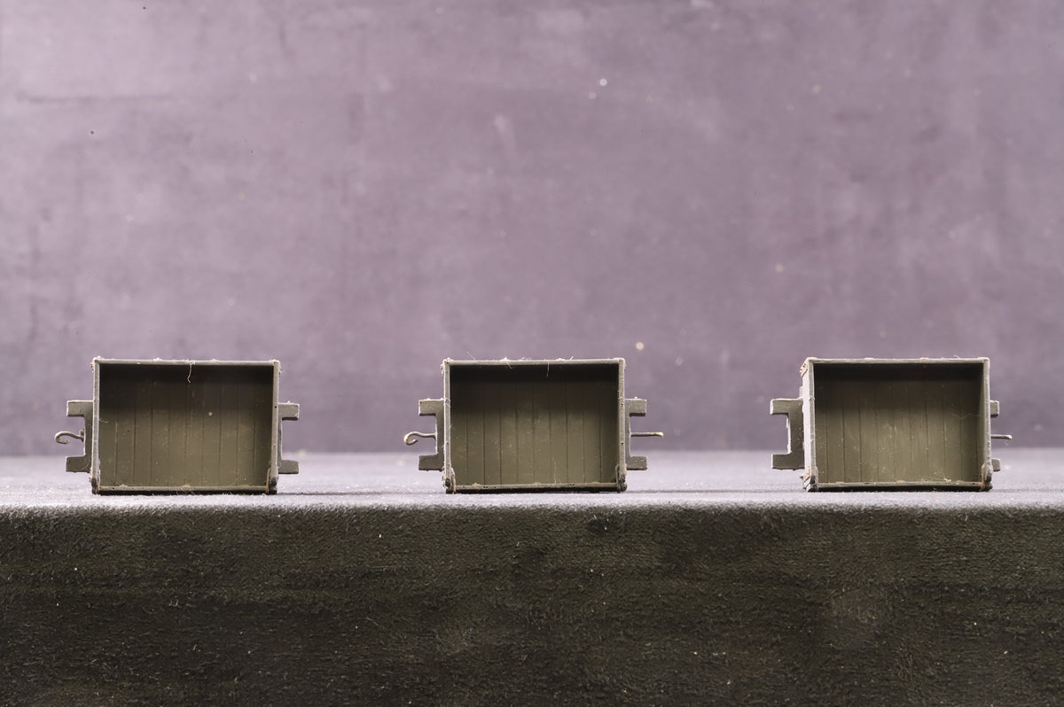 Smallbrook Studio Kit Built OO Set of 3 3 Plank Side Tipper Wagons