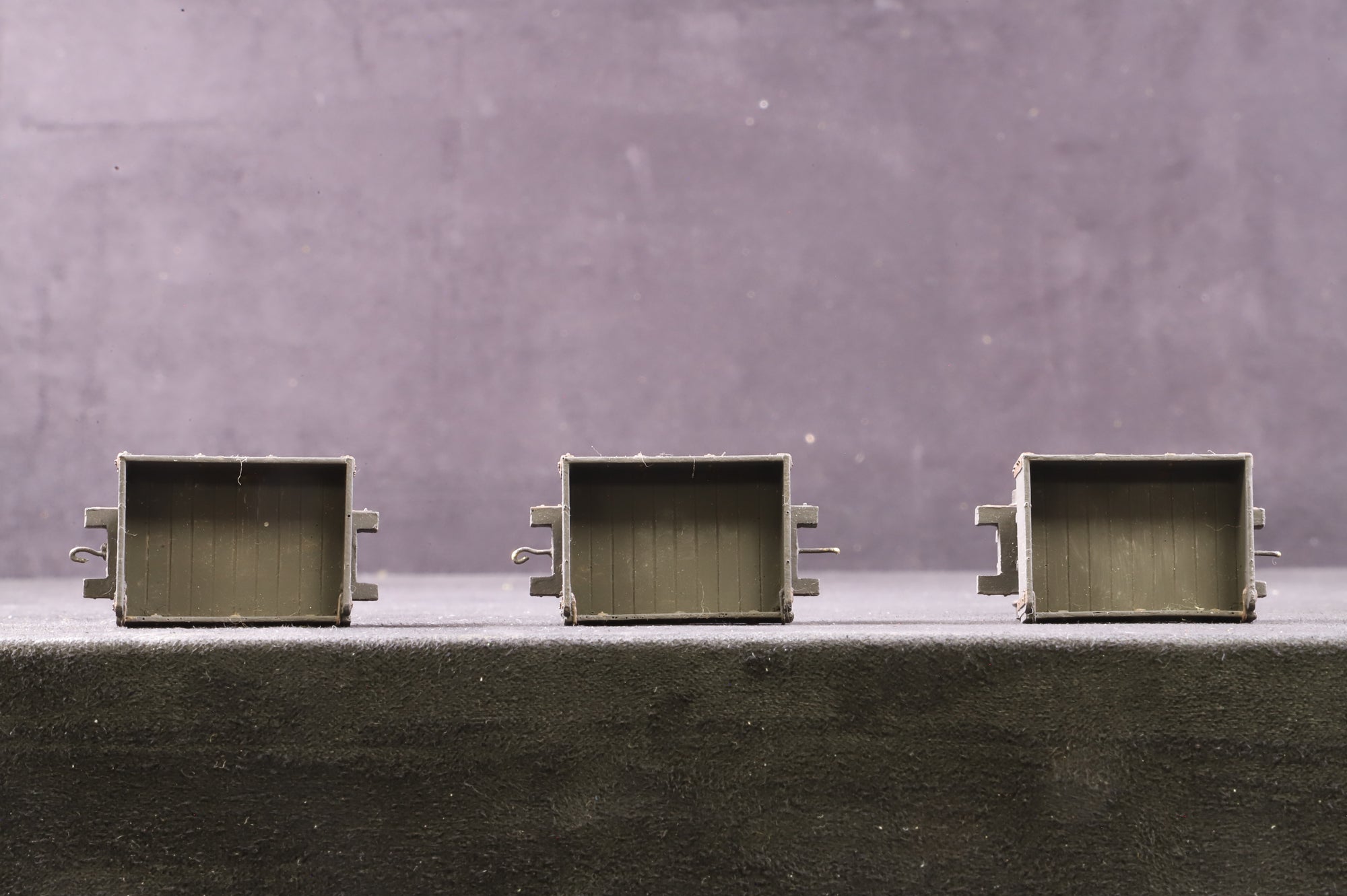 Smallbrook Studio Kit Built OO Set of 3 3 Plank Side Tipper Wagons