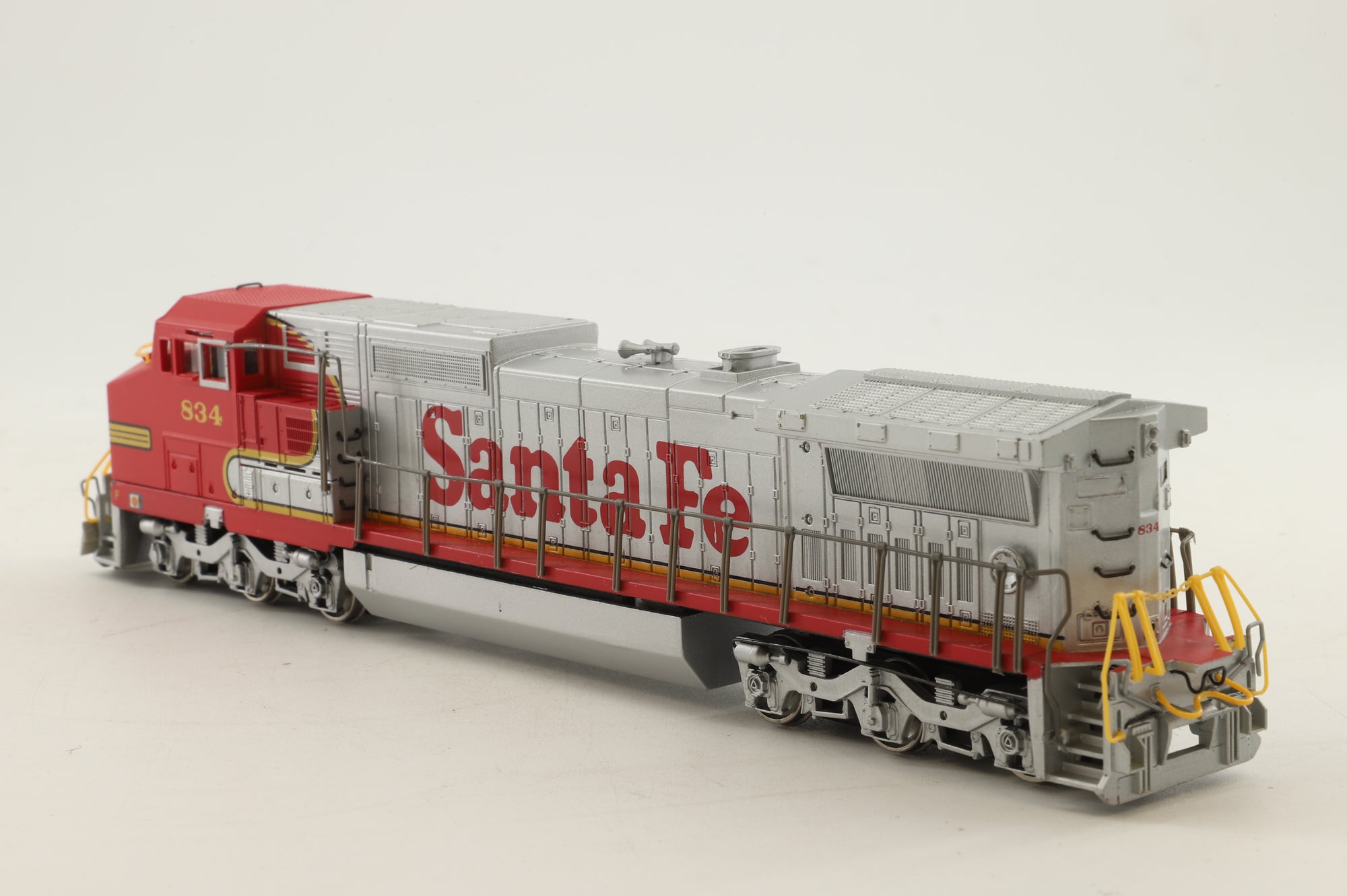 Spectrum HO 86006 GE Dash 8-40CW Wide Cab Diesel '834' Santa Fe