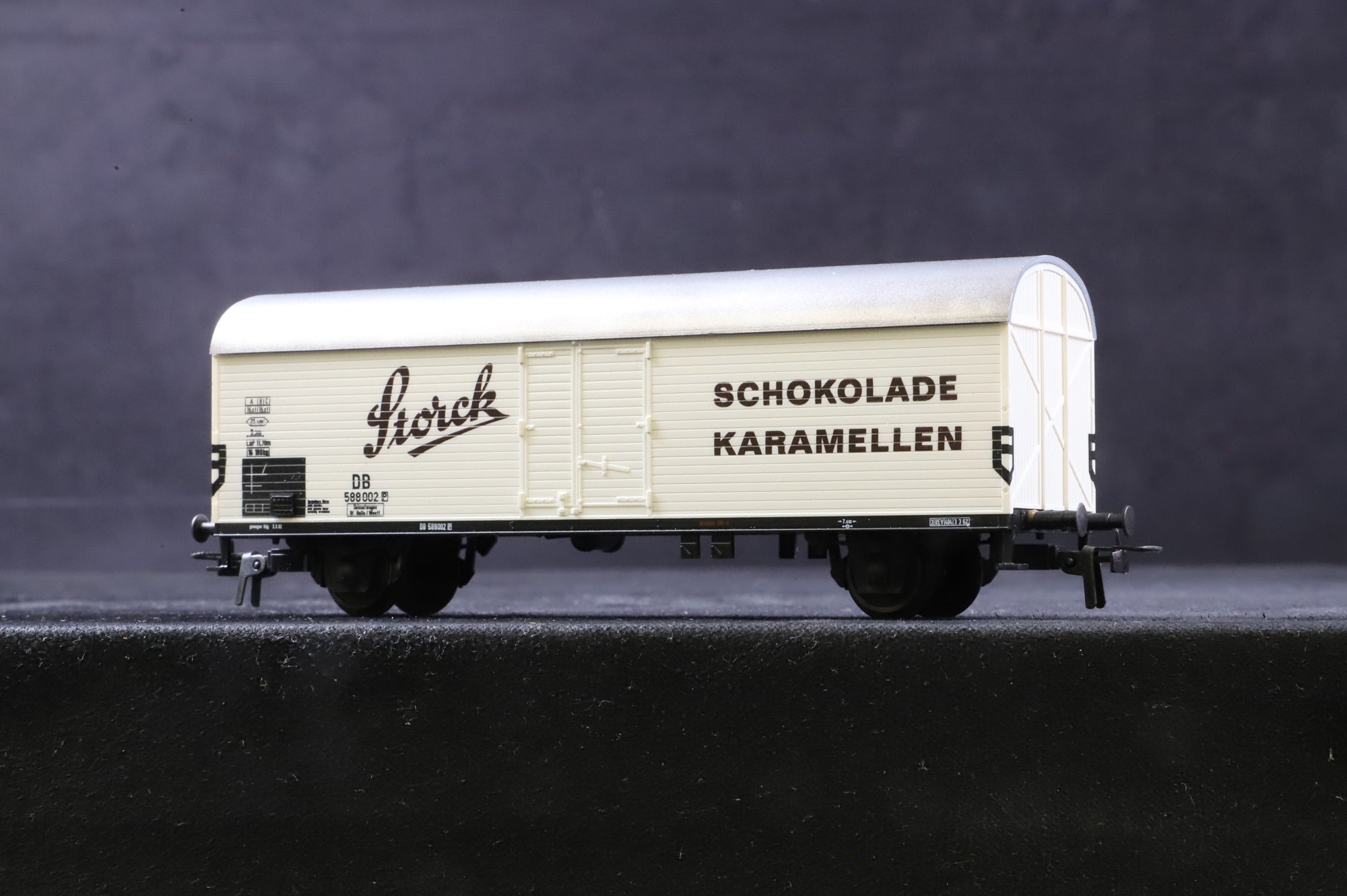Klein Modellbahn HO Rake of 3 DB 'Storck' Wagons