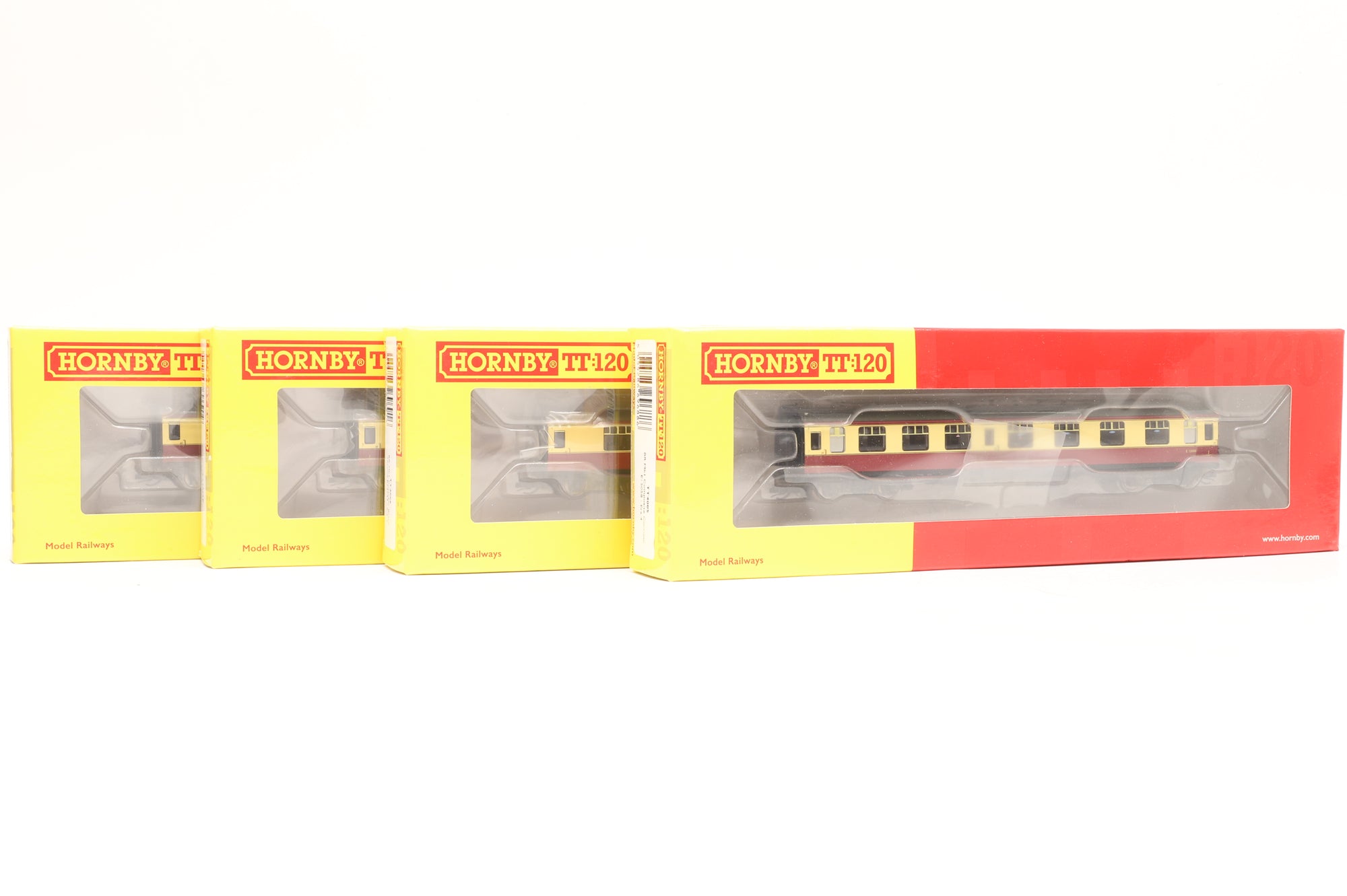 Hornby TT Rake of 4 BR Mk1 Blood & Custard Coaches