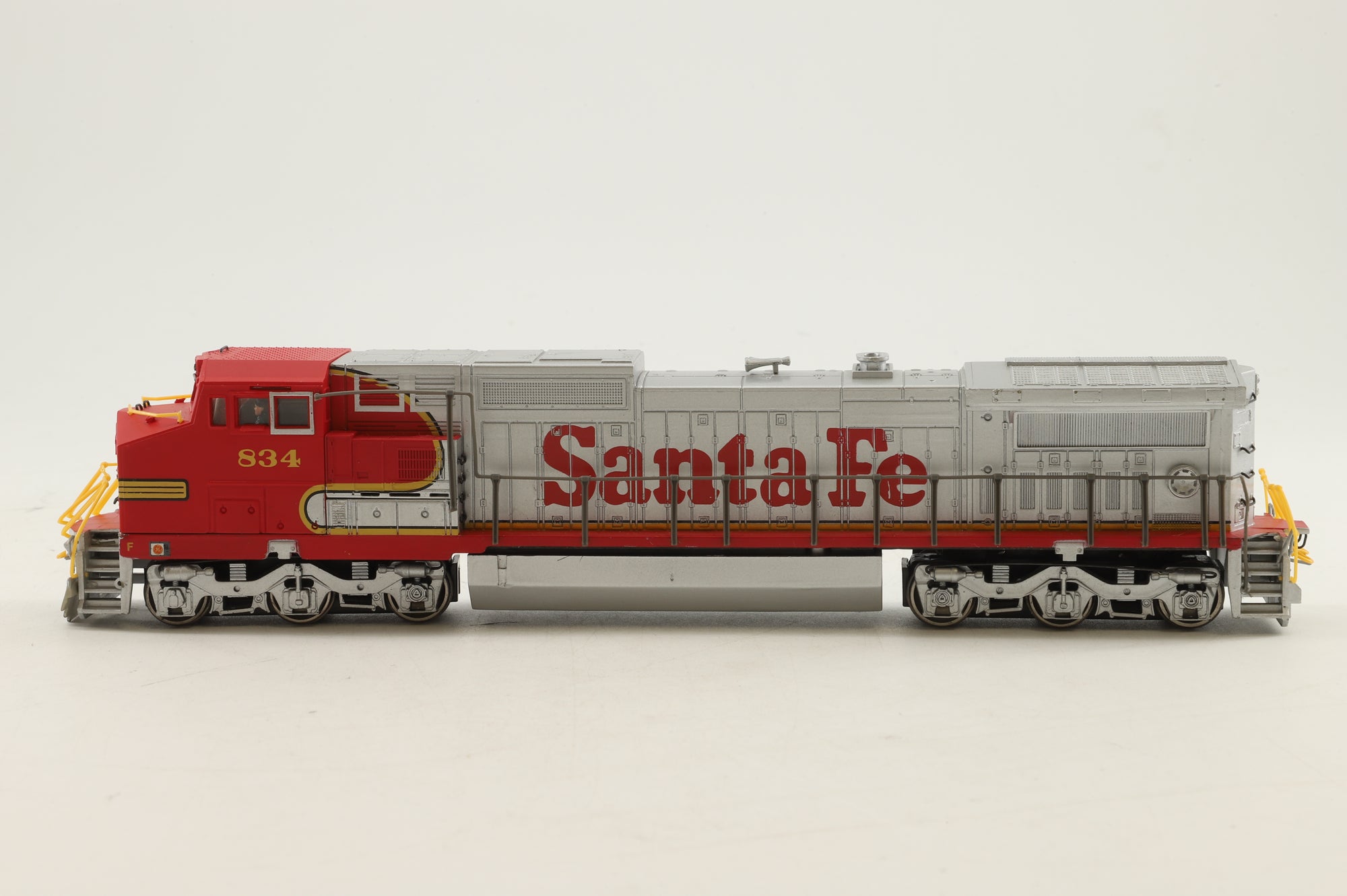Spectrum HO 86006 GE Dash 8-40CW Wide Cab Diesel '834' Santa Fe