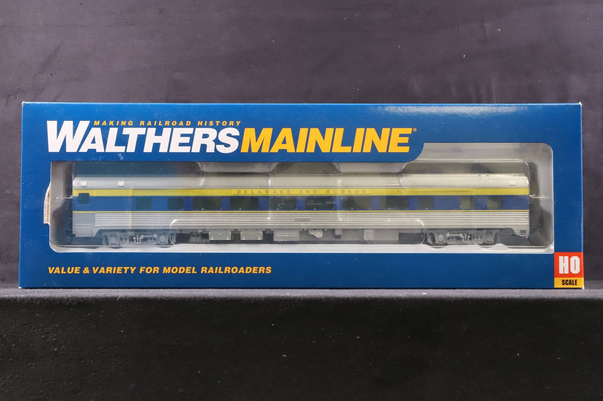 Walthers HO Rake Of 6 Delaware & Hudson 85' Budd Coaches