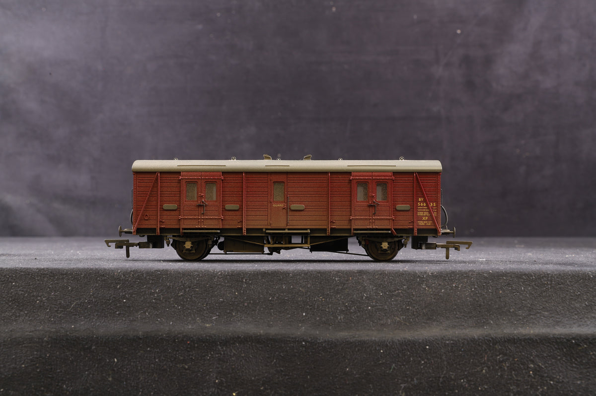 Hornby OO Rake Of 3 SR BR Crimson Maunsell Parcels Coaches, Weathered