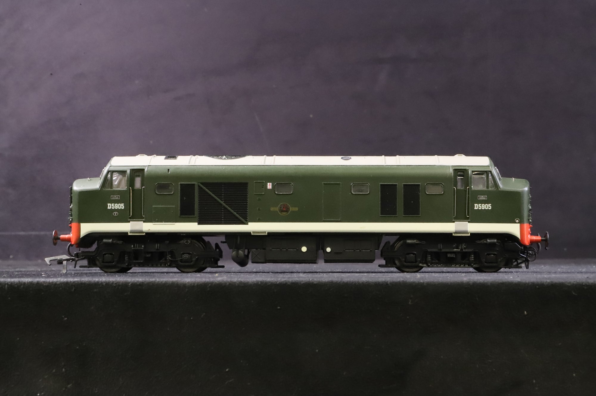 Heljan OO 2322 Class 23 Baby Deltic 'D5905' Green DCC Sound