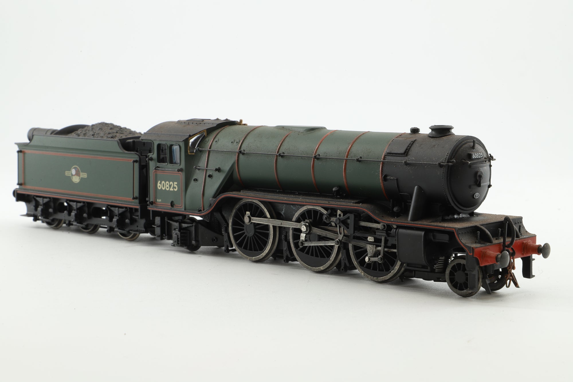 Bachmann OO 31-561 V2 '60825' BR Lined Green (Outside Steam Pipes) Stepped Tender