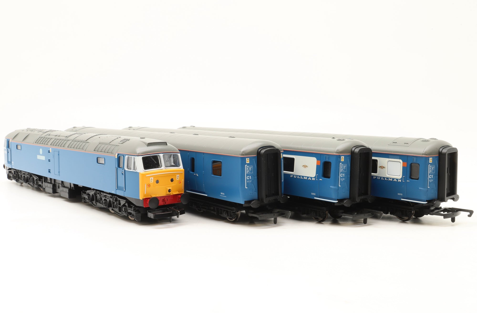 Hornby OO R1093 The Blue Pullman Set Class 47 & 3 Mk2 Coaches