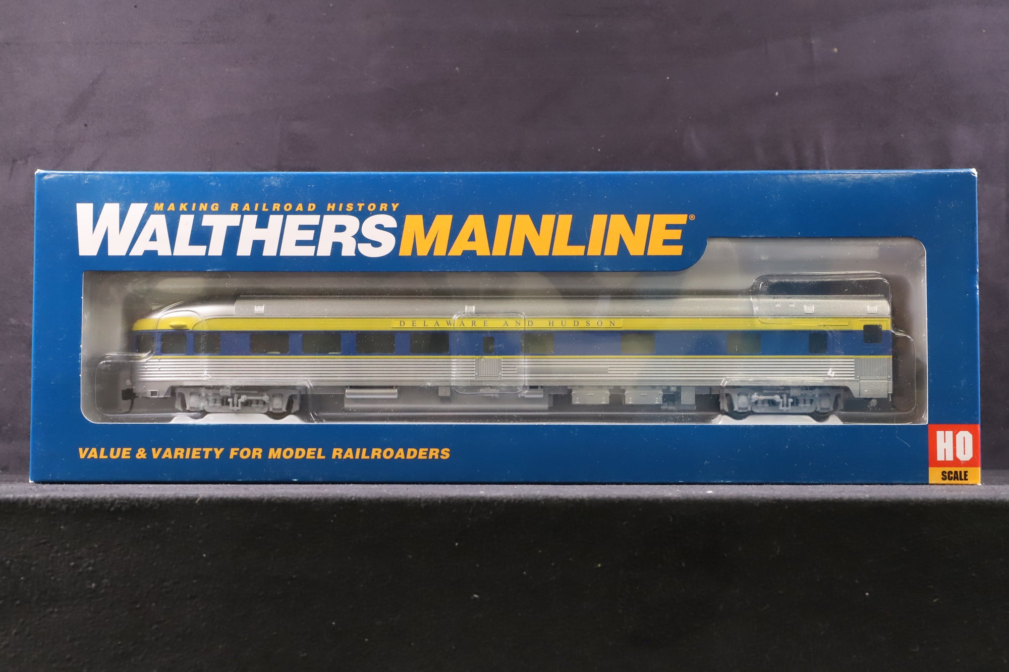 Walthers HO Rake Of 6 Delaware & Hudson 85' Budd Coaches