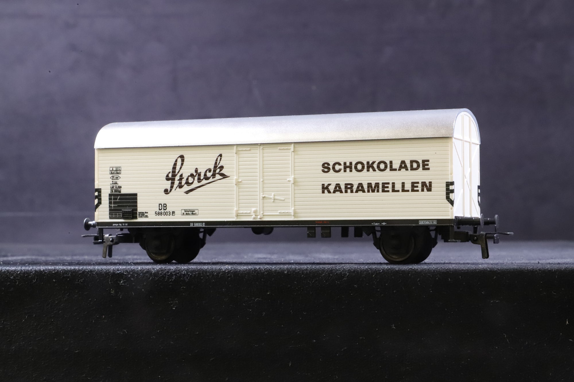 Klein Modellbahn HO Rake of 3 DB 'Storck' Wagons