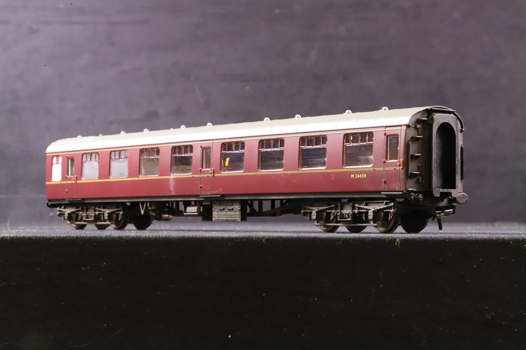 Hornby OO Rake of 3 BR MK1 Lined Maroon Coaches