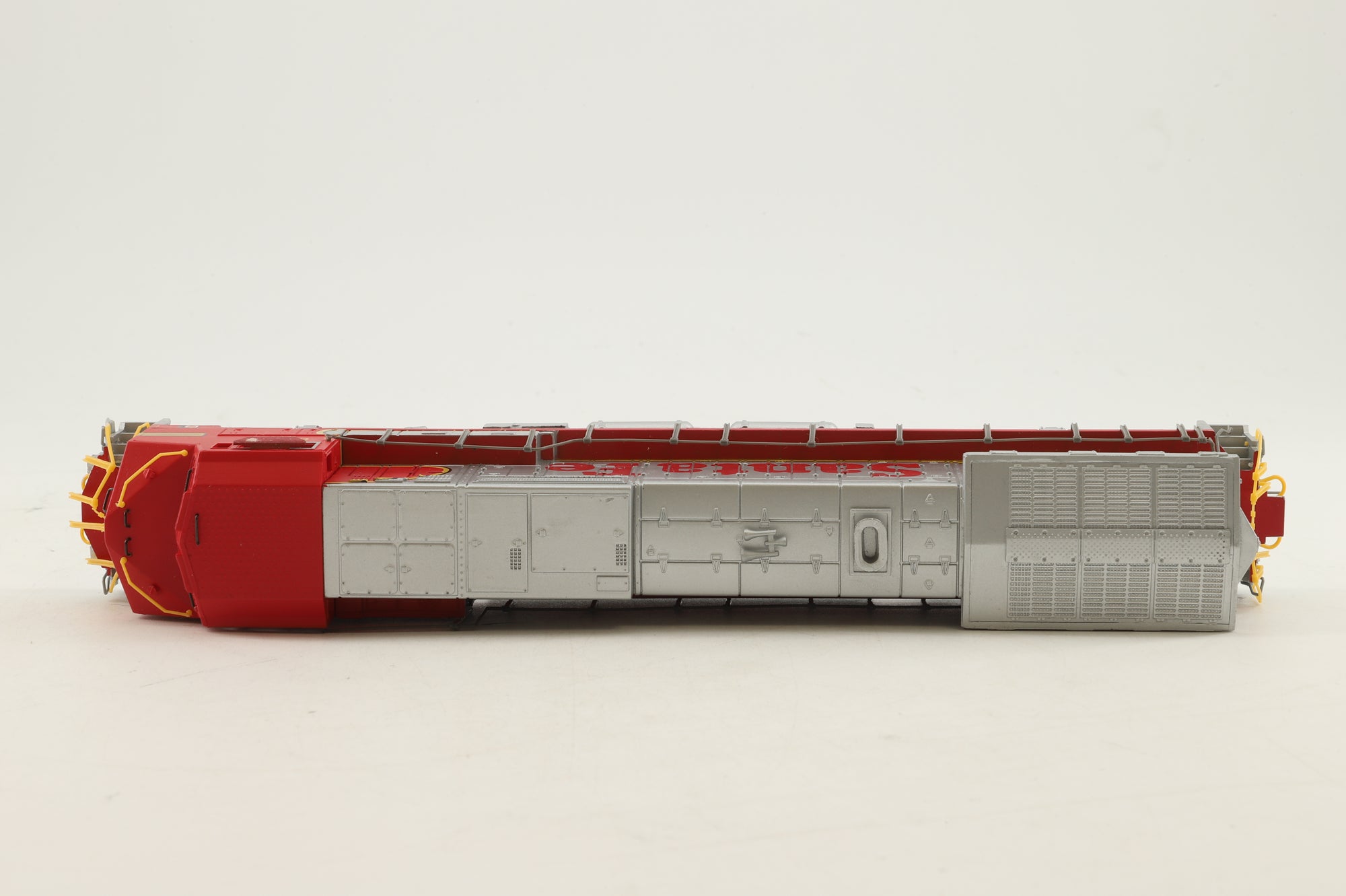Spectrum HO 86006 GE Dash 8-40CW Wide Cab Diesel '834' Santa Fe