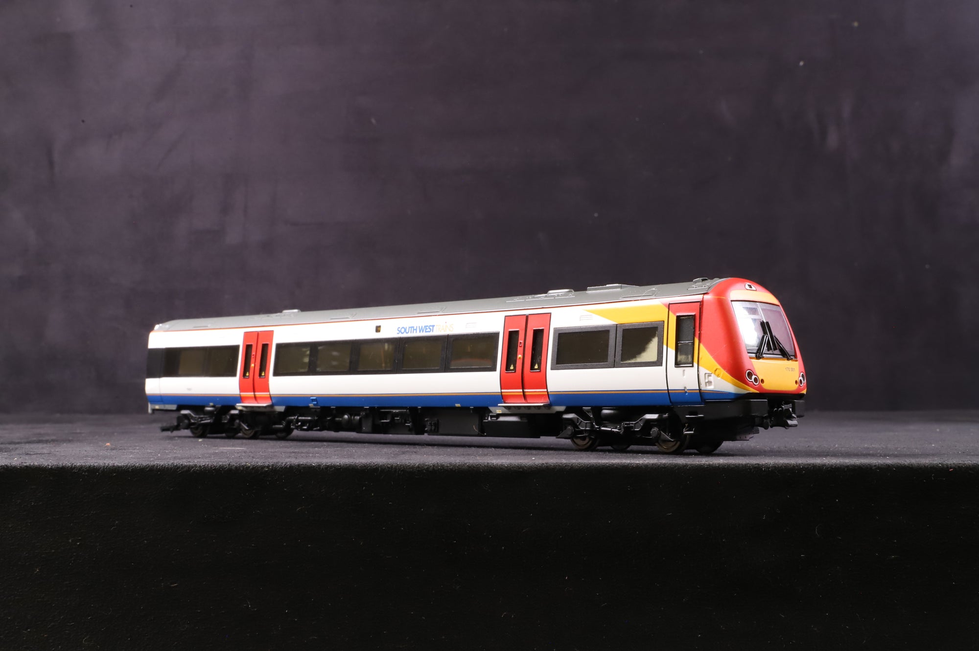 Bachmann OO 32-452 Class 170/4 Turbostar 2 Car DMU in Southwest Trains Livery
