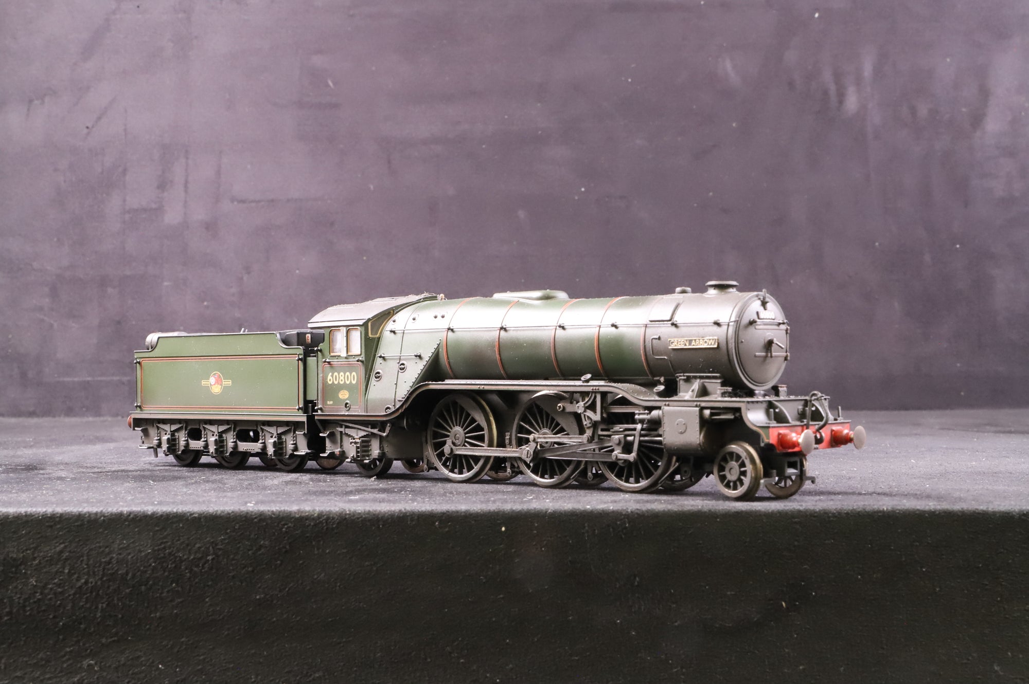 Bachmann OO 35-205NRM Class V2 '60800' 'Green Arrow' BR Lined Green Weathered Excl. NRM