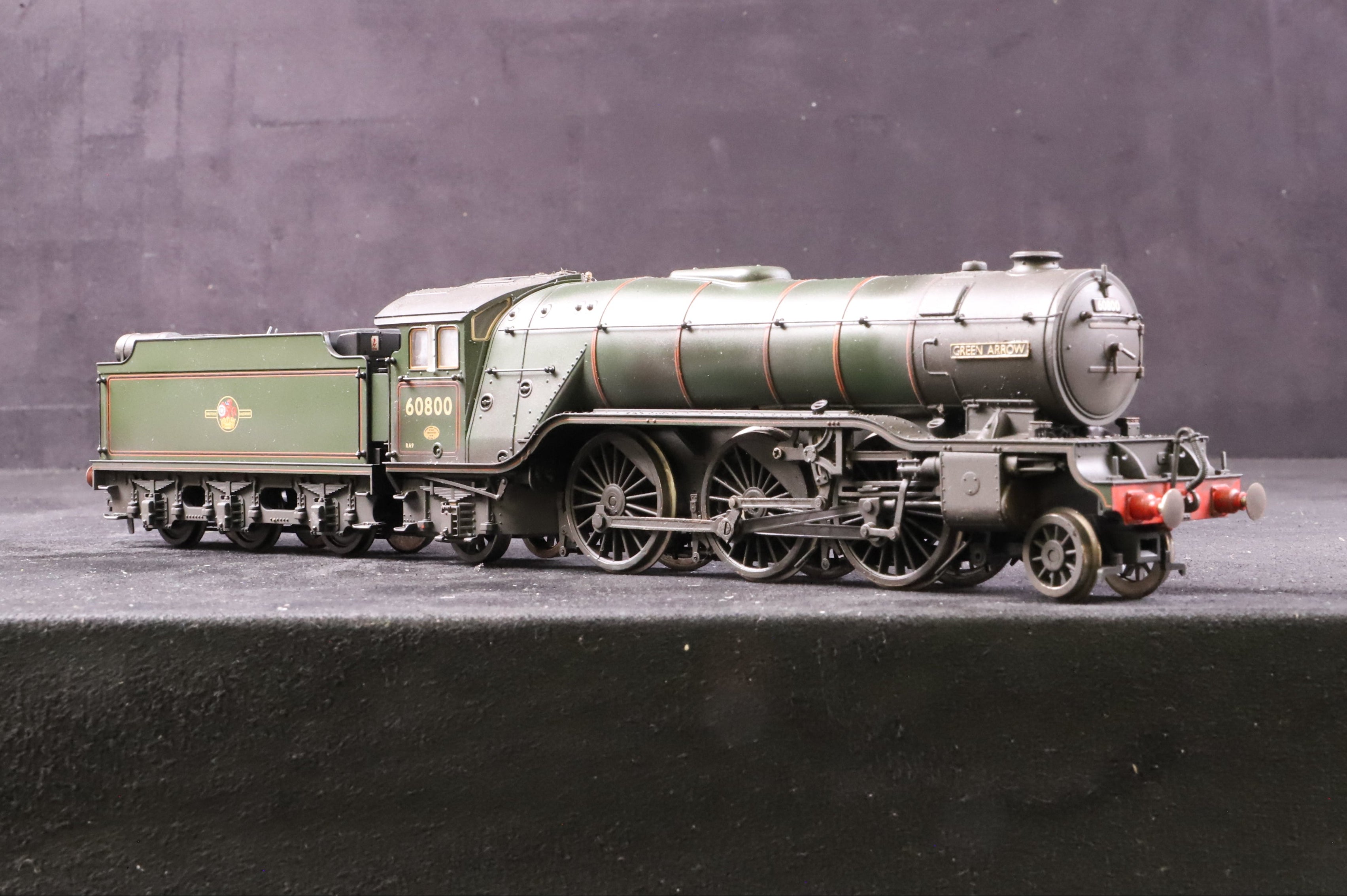 Bachmann OO 35-205NRM Class V2 '60800' 'Green Arrow' BR Lined