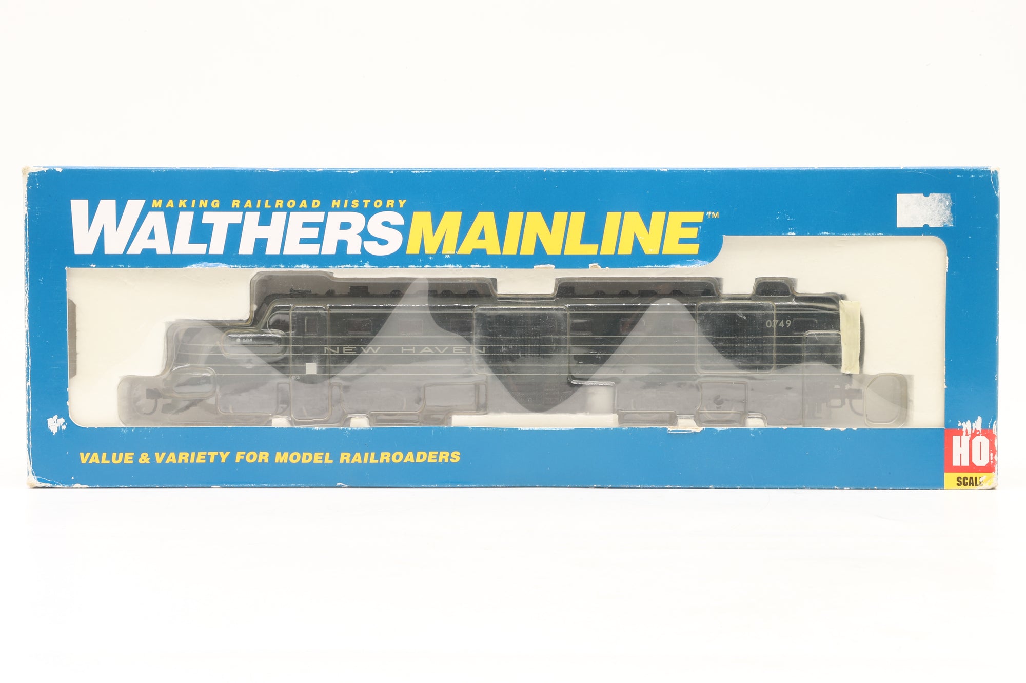 Walthers HO 910-9110 Alco DL-109 #0749 in New Haven Livery