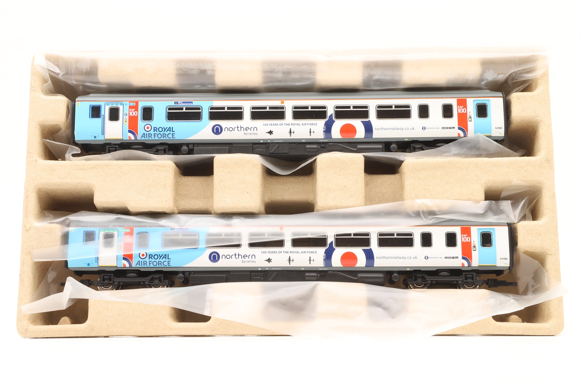 Hornby OO R3772 Class 156 2-Car DMU 156480 in Northern/RAF Livery