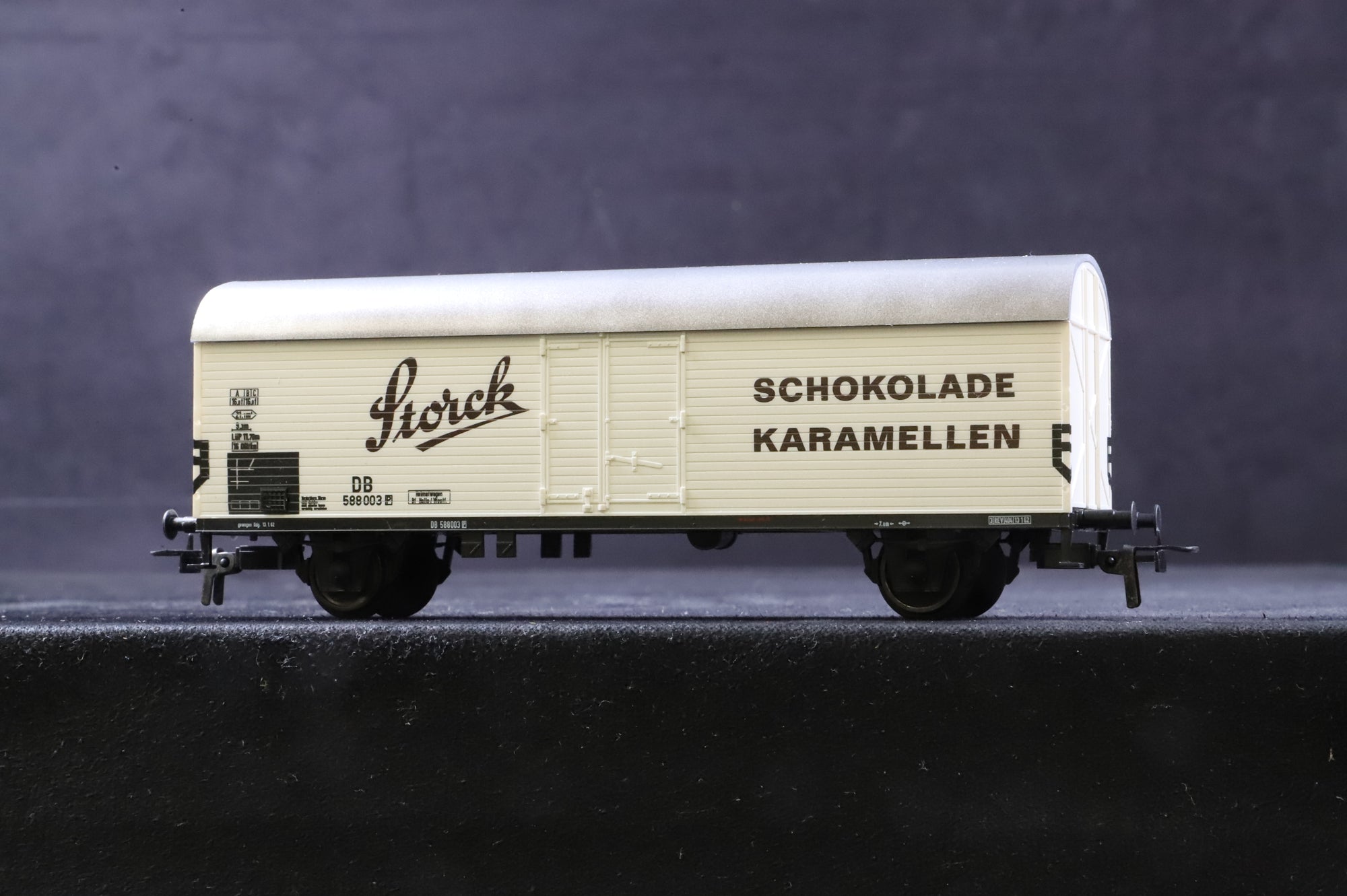 Klein Modellbahn HO Rake of 3 DB 'Storck' Wagons