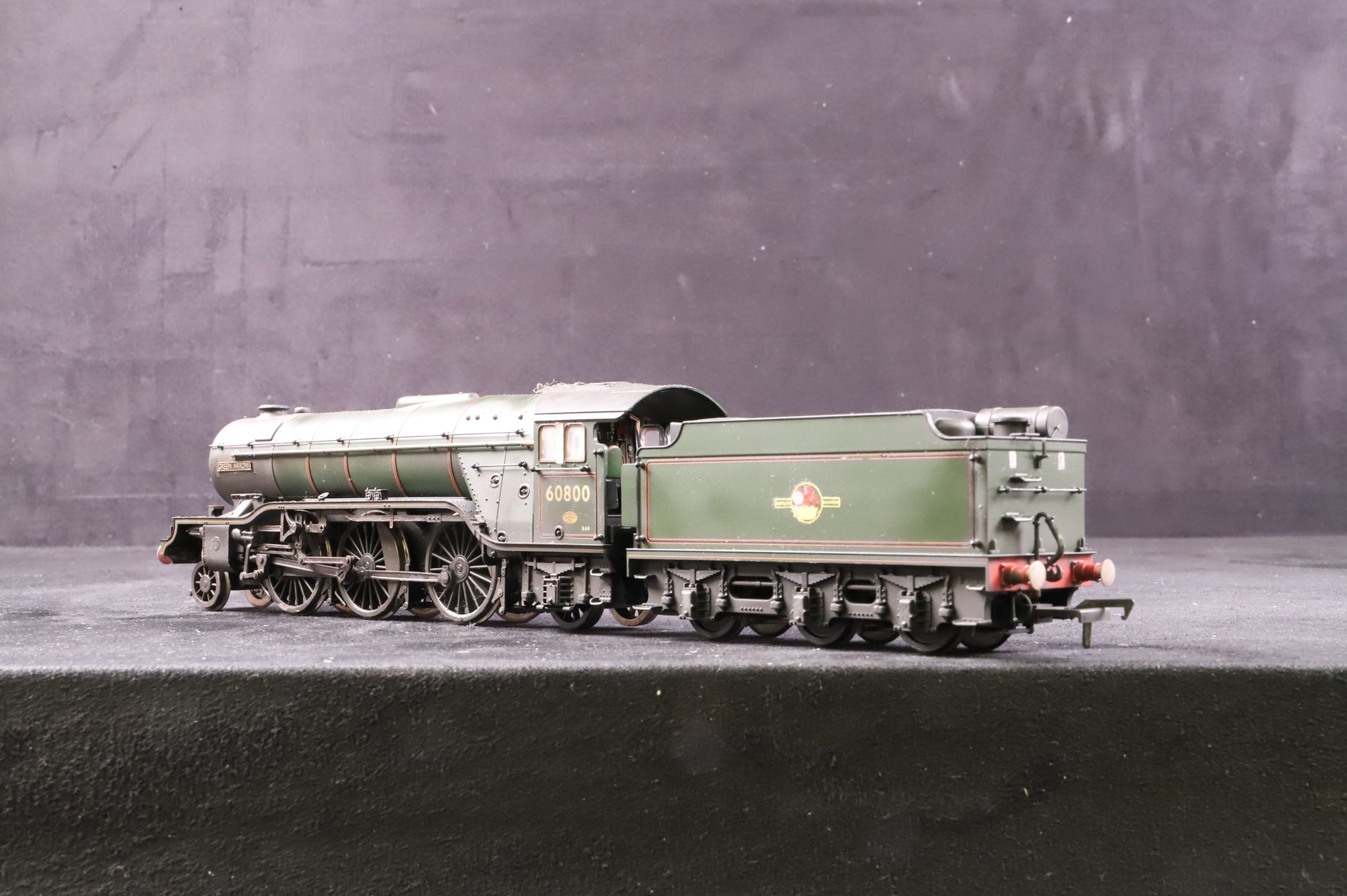 Bachmann OO 35-205NRM Class V2 '60800' 'Green Arrow' BR Lined Green Weathered Excl. NRM
