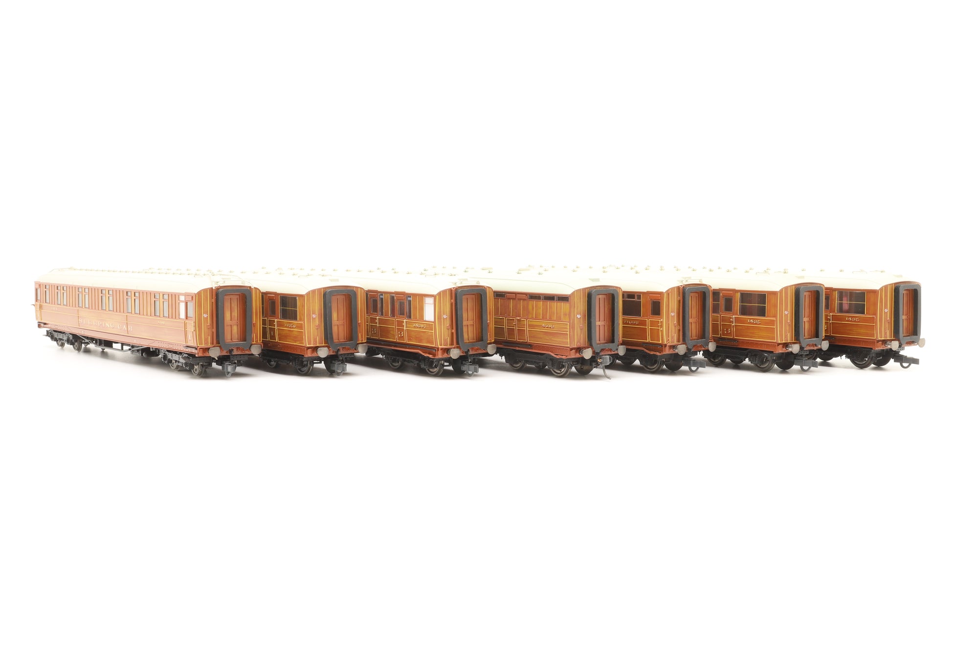 Hornby OO Rake of 7 Gresley Teak Coaches