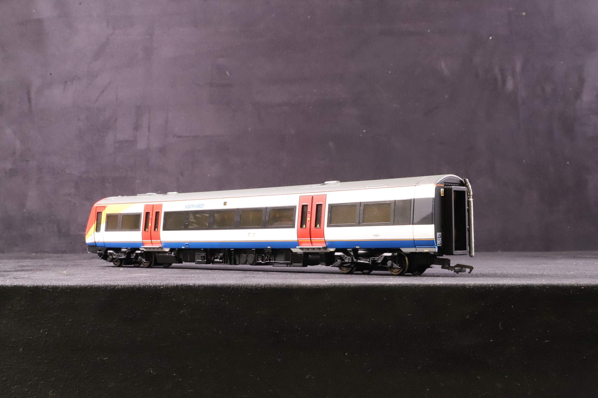 Bachmann OO 32-452 Class 170/4 Turbostar 2 Car DMU in Southwest Trains Livery
