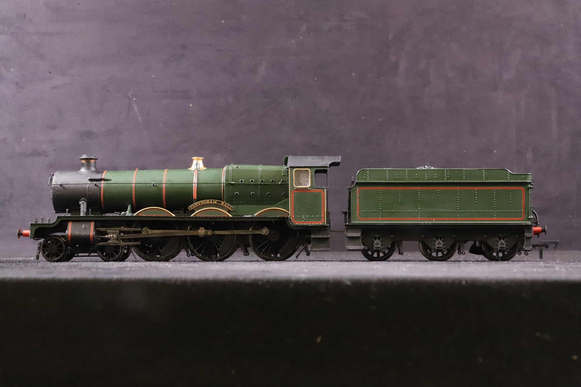 WORKSHOP Bachmann OO Hall Class 'Conyngham Hall' BR Green Repainted
