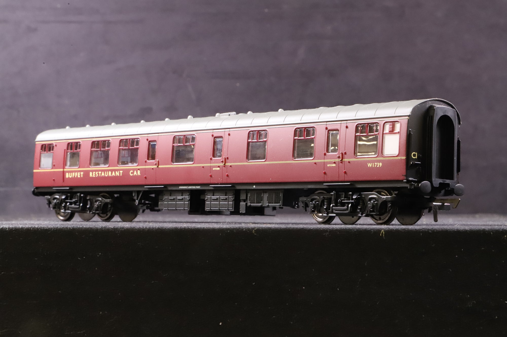 Hornby OO Rake Of 5 Mk1 BR Lined Maroon Coaches