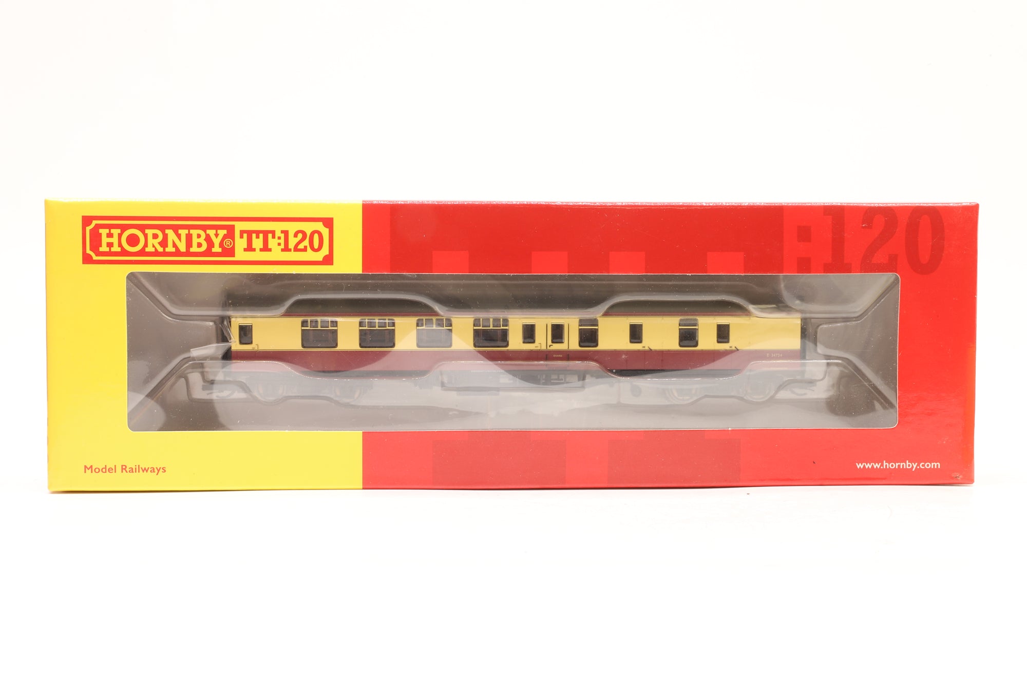 Hornby TT Rake of 4 BR Mk1 Blood & Custard Coaches
