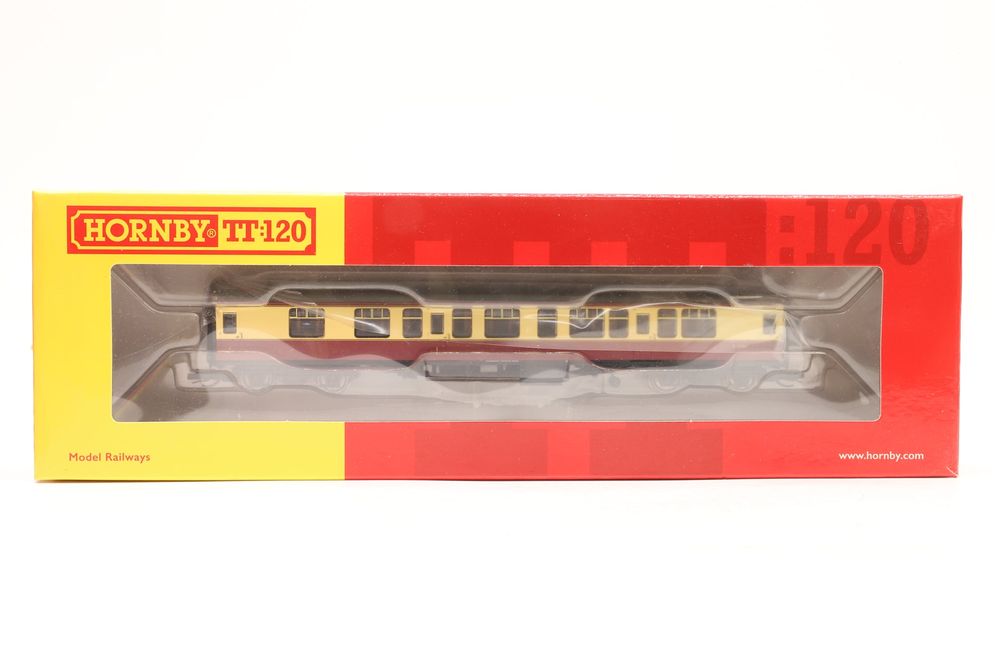 Hornby TT Rake of 4 BR Mk1 Blood & Custard Coaches