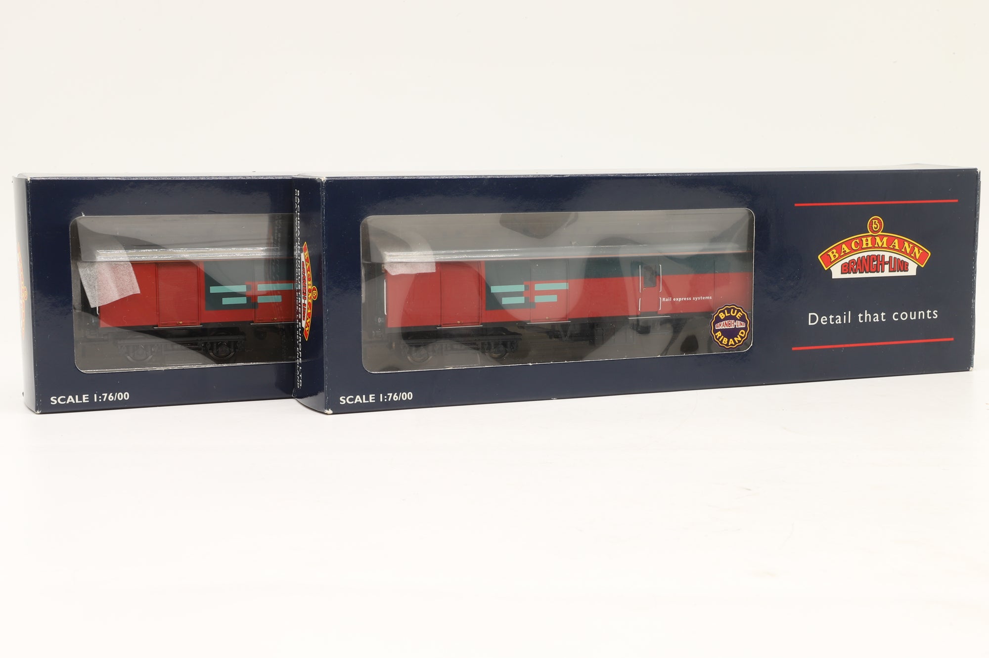 Bachmann OO Rake Of 2 BR Mk1 Full Super Bus Royal Mail & RES Inc. 39-200 & 39-201