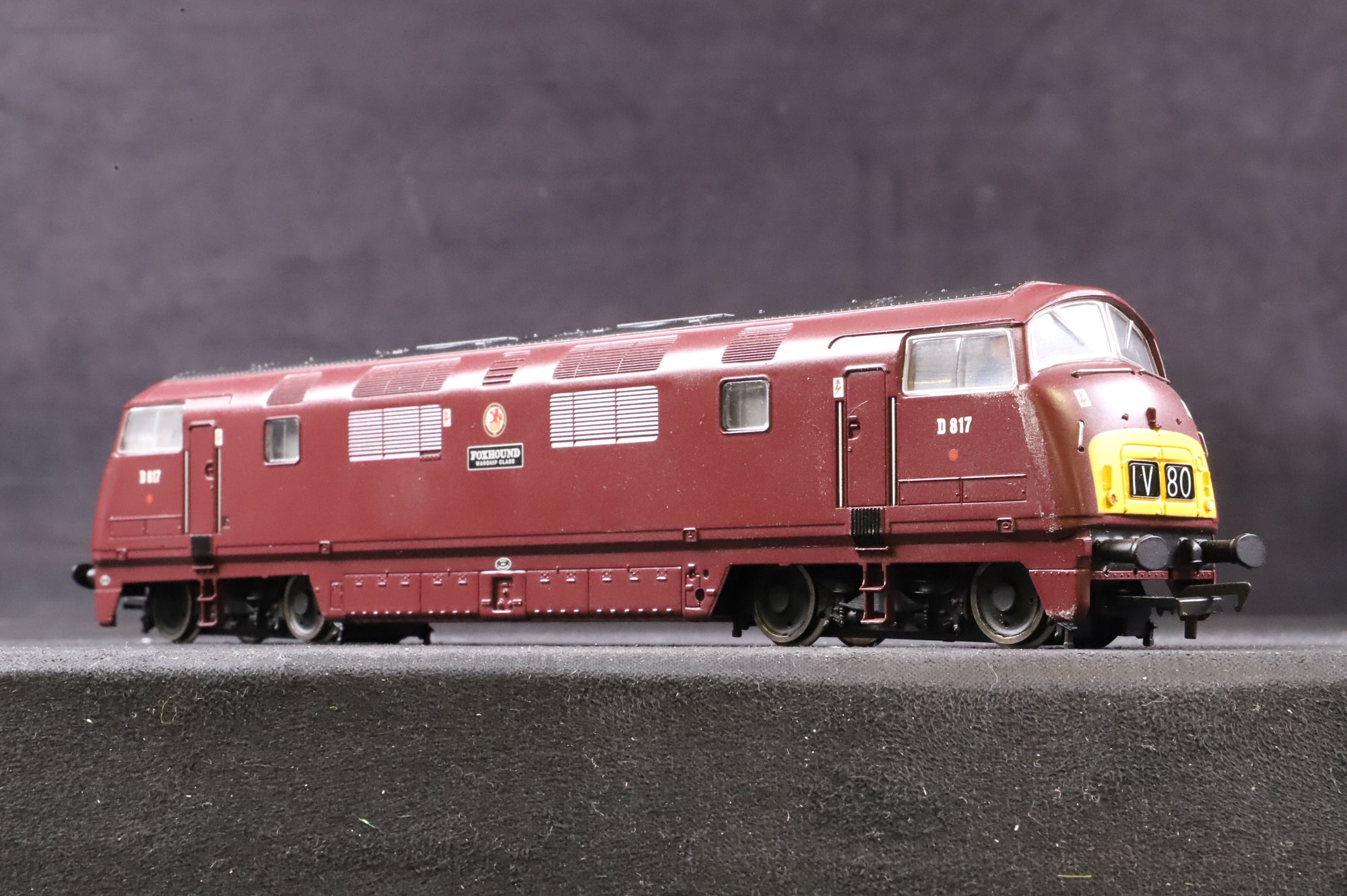 Bachmann OO 32-050 Class 42 Warship D817 'Foxhound' in BR Maroon w/ SYP