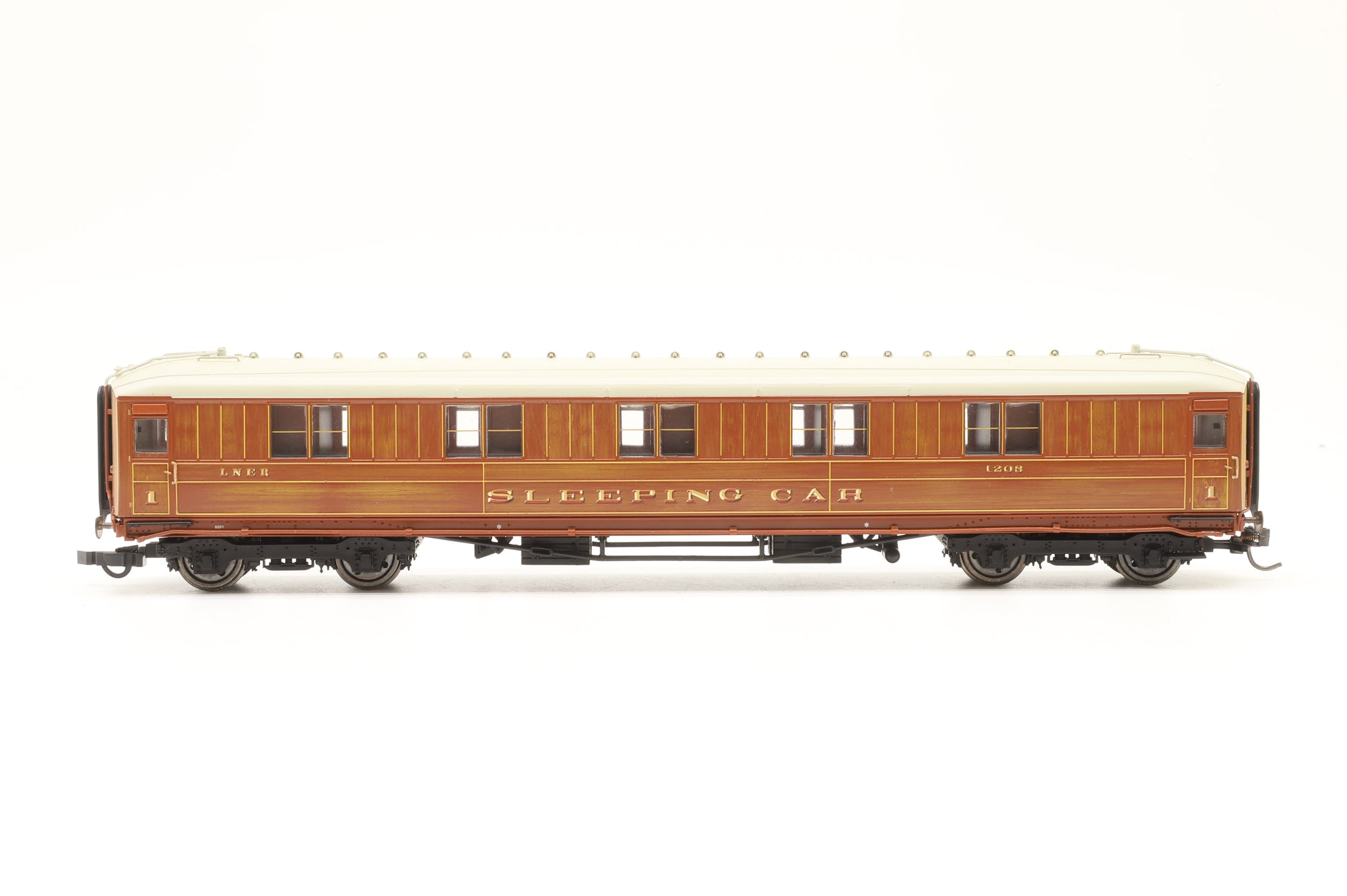 Hornby OO Rake of 7 Gresley Teak Coaches