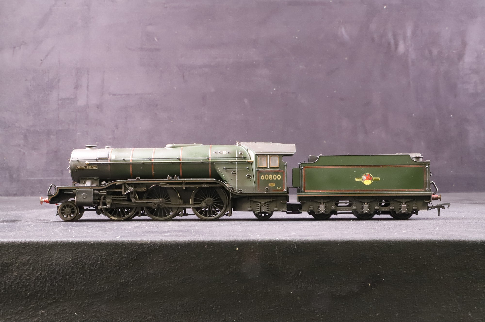 Bachmann OO 35-205NRM Class V2 '60800' 'Green Arrow' BR Lined Green Weathered Excl. NRM