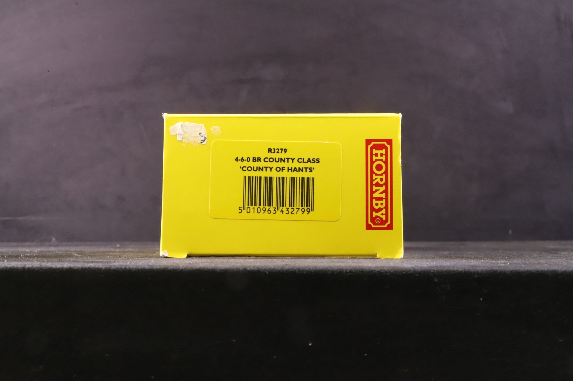 Hornby Railroad OO R3279 County Class '1016' 'County Of Hants' BR Lined Green E/C