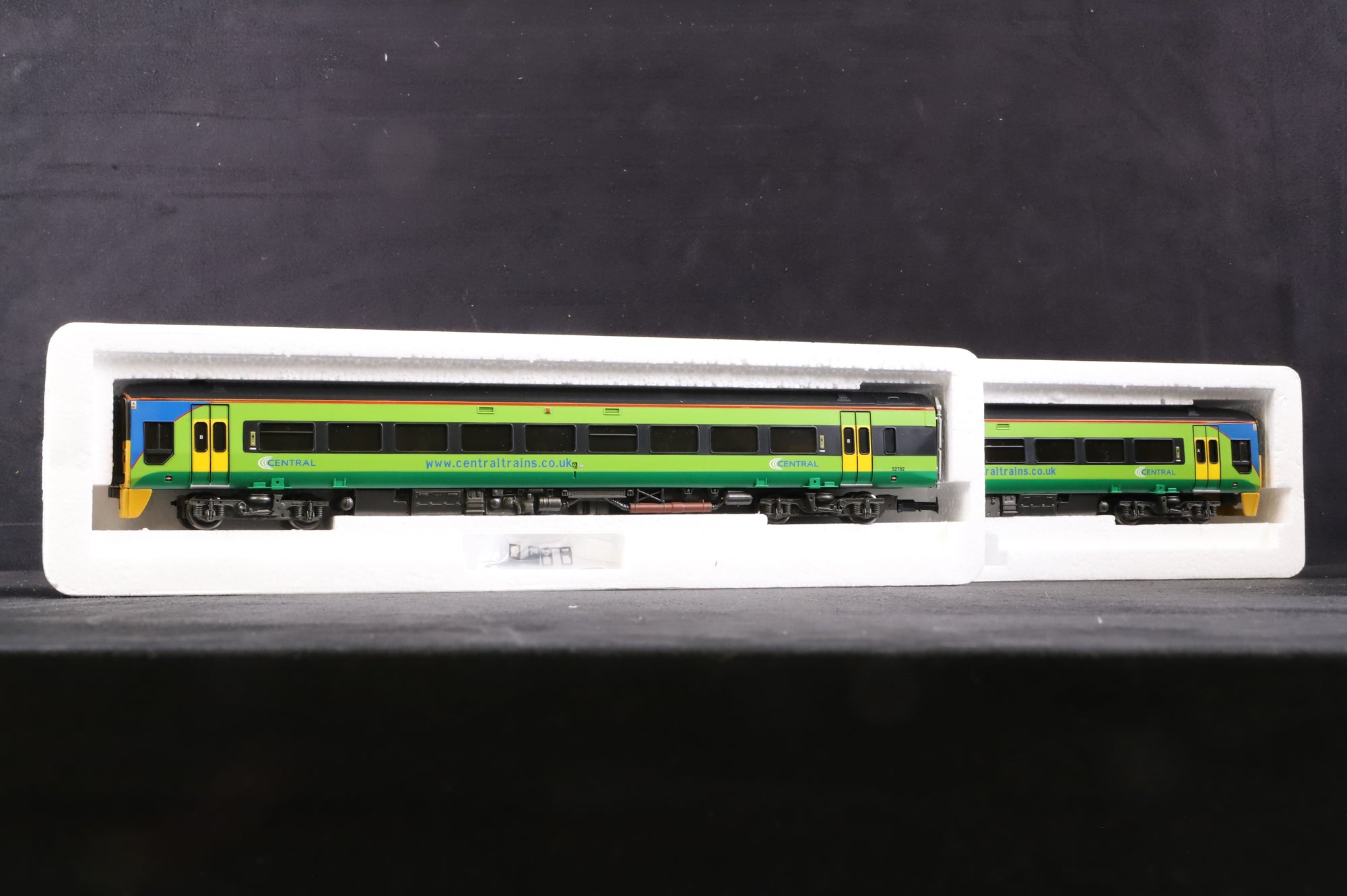 Bachmann OO 31-516 Class 158 2 Car DMU Central Trains Livery