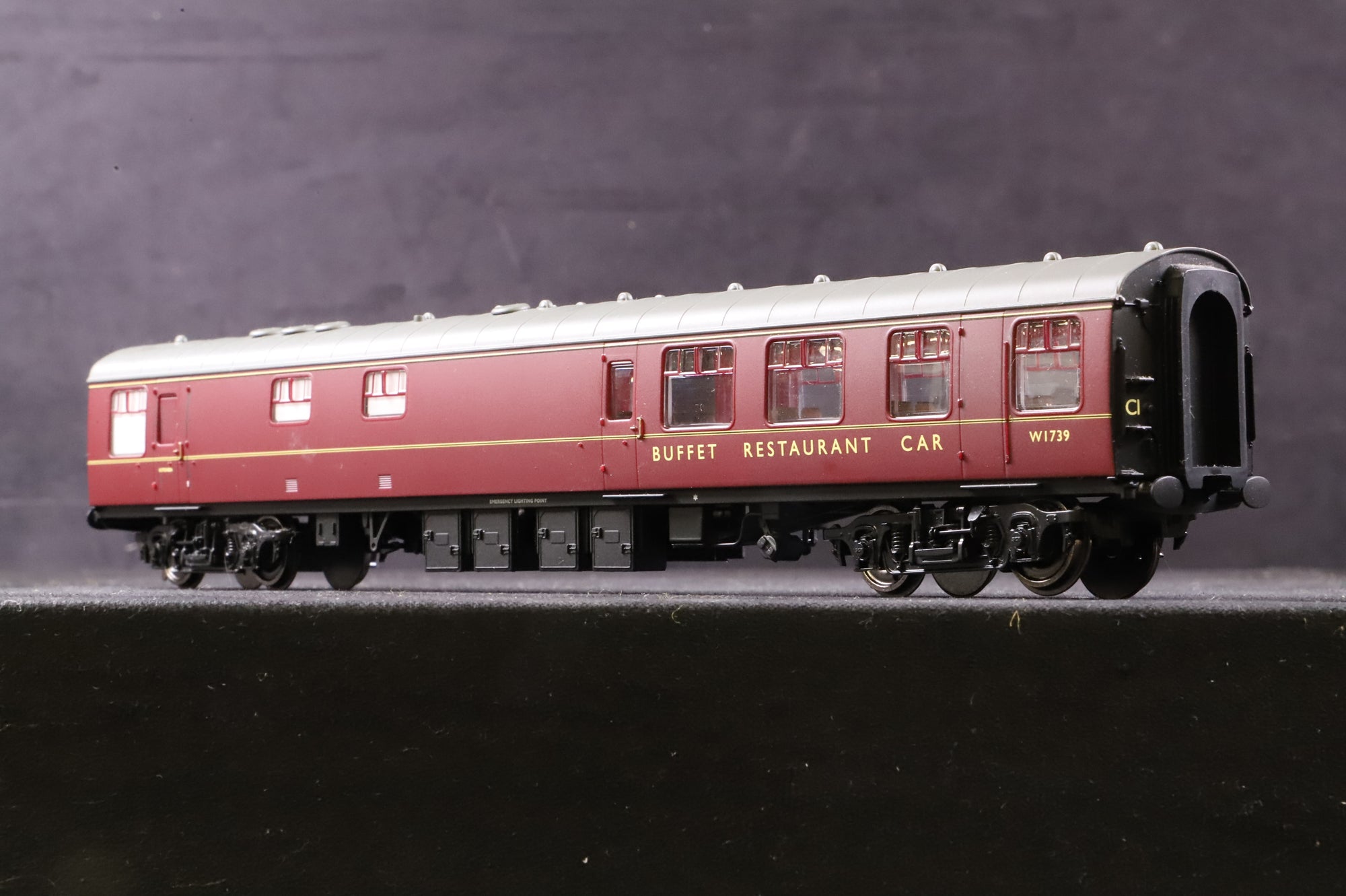 Hornby OO Rake Of 5 Mk1 BR Lined Maroon Coaches