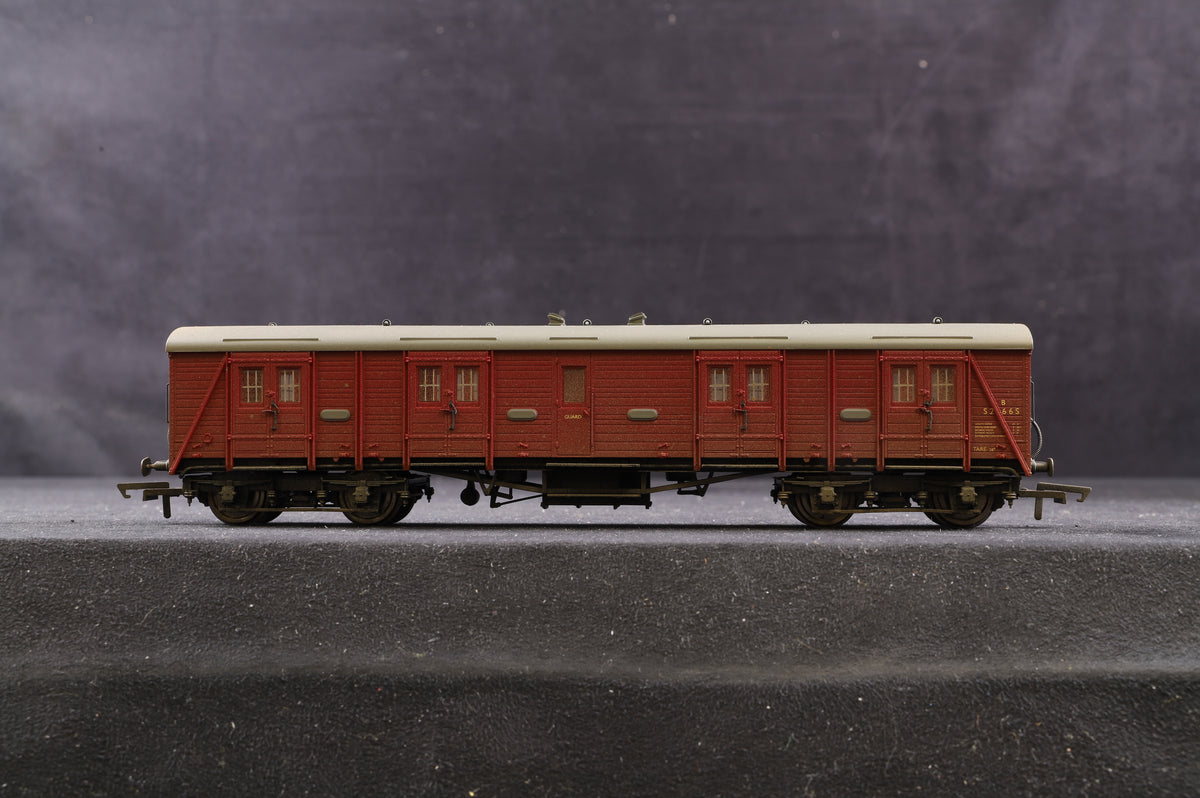 Hornby OO Rake Of 3 SR BR Crimson Maunsell Parcels Coaches, Weathered