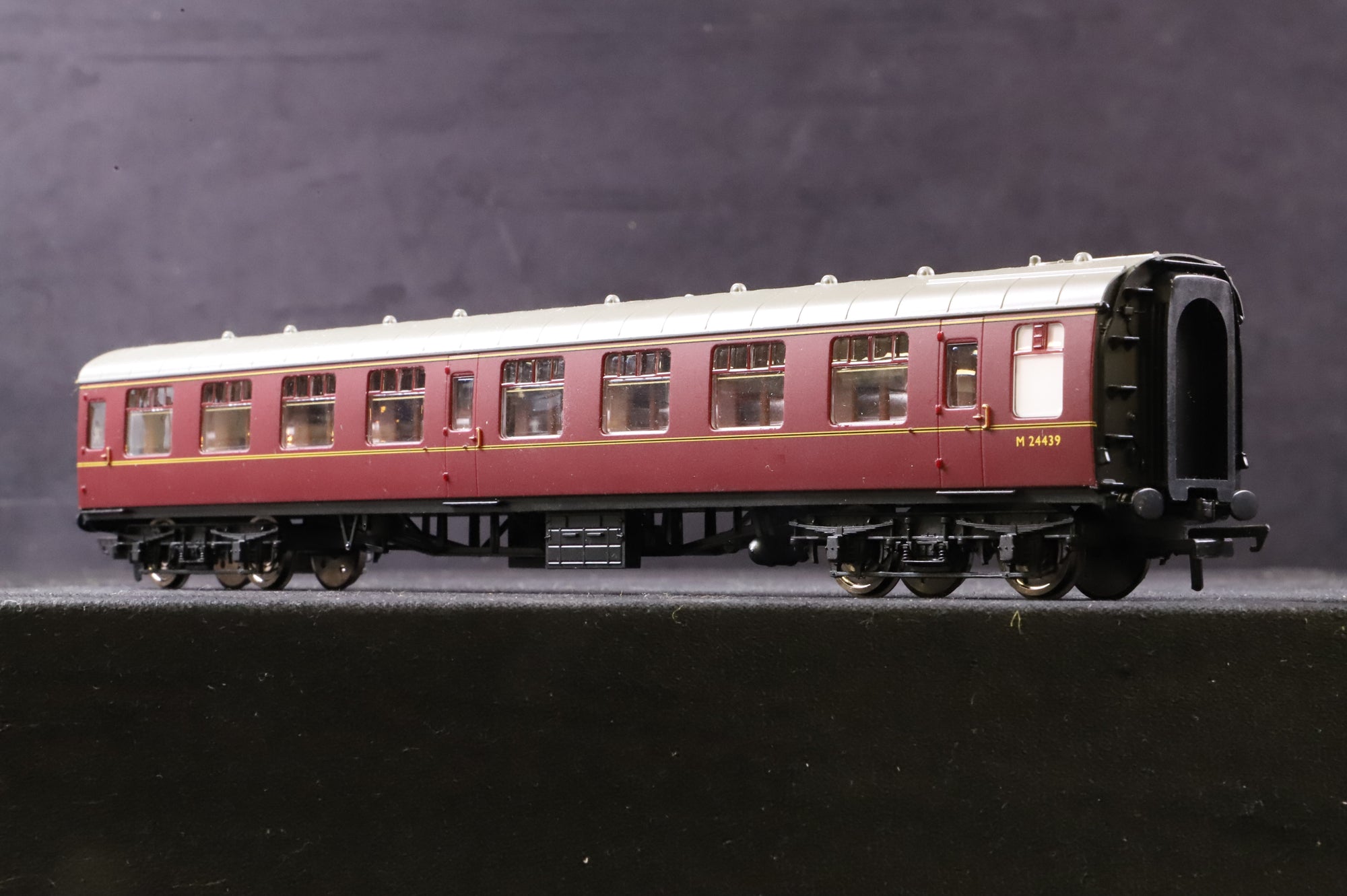 Hornby OO Rake Of 5 Mk1 BR Lined Maroon Coaches