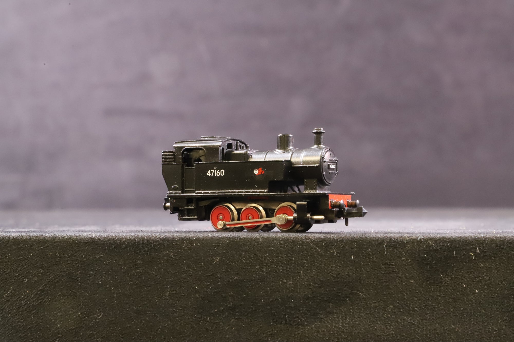 Hornby Minitrix N Gauge 201 Class 2F Dock Tank No.47160 in BR Black w/ Late Crests