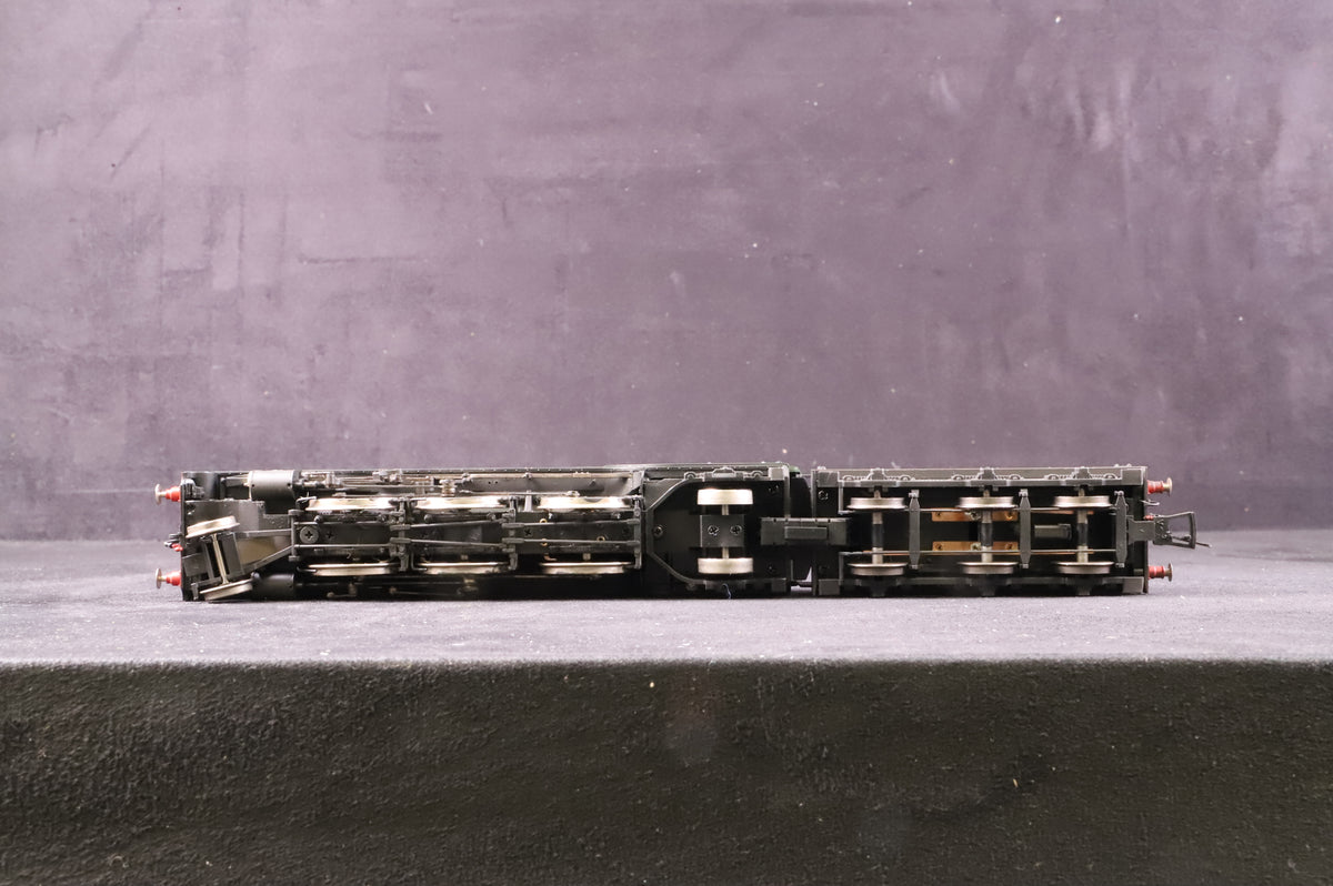 Bachmann OO 35-205NRM Class V2 &#39;60800&#39; &#39;Green Arrow&#39; BR Lined Green Weathered Excl. NRM