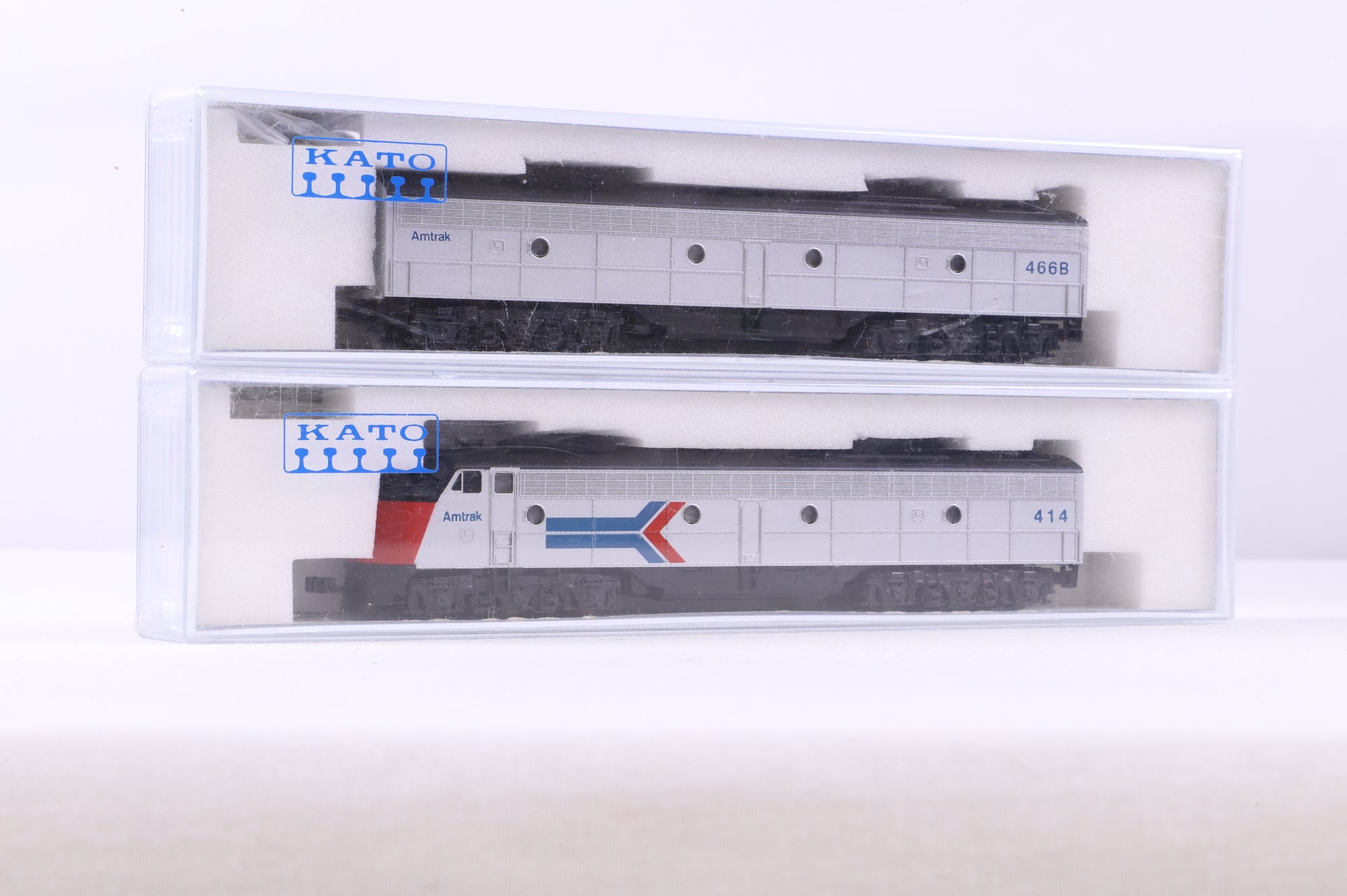 Kato N 176-291 E8/9 A&B Amtrak #414 & #466B