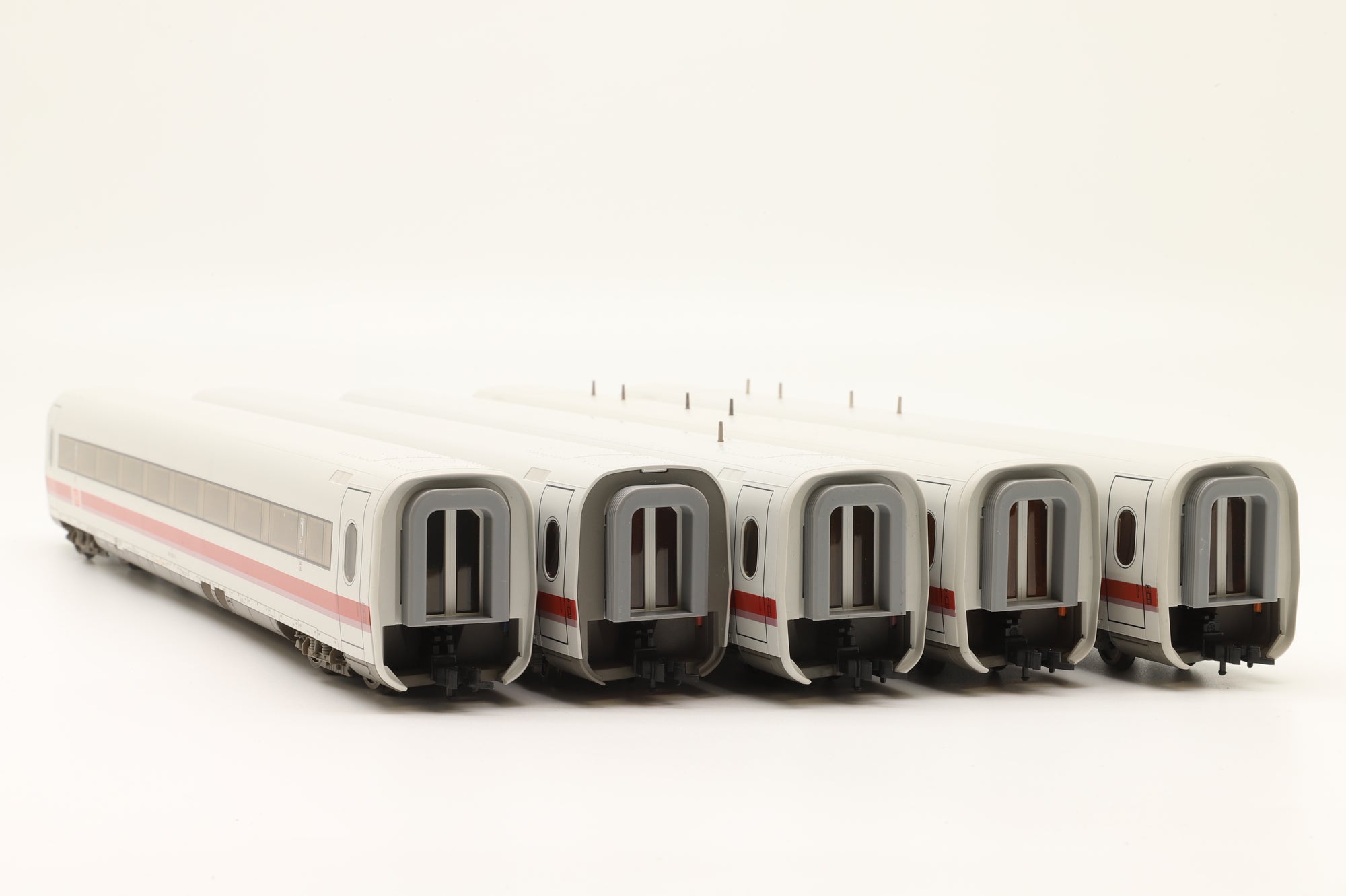 Fleischmann HO Rake Of 5 DB ICE Coaches Inc. 4441, 4454, 4443, 4445 & 4442