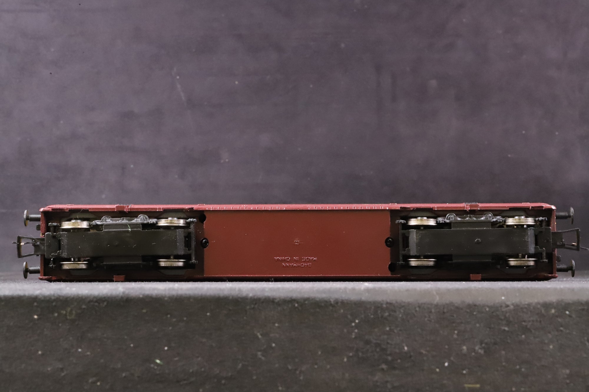 Bachmann OO 32-050 Class 42 Warship D817 'Foxhound' in BR Maroon w/ SYP