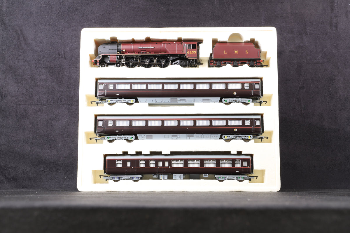 Hornby OO R2370 &#39;The Royal Train&#39; Train Pack