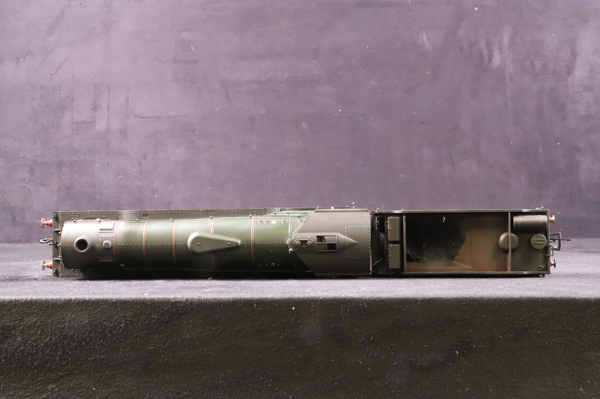 Bachmann OO 35-205NRM Class V2 &#39;60800&#39; &#39;Green Arrow&#39; BR Lined Green Weathered Excl. NRM