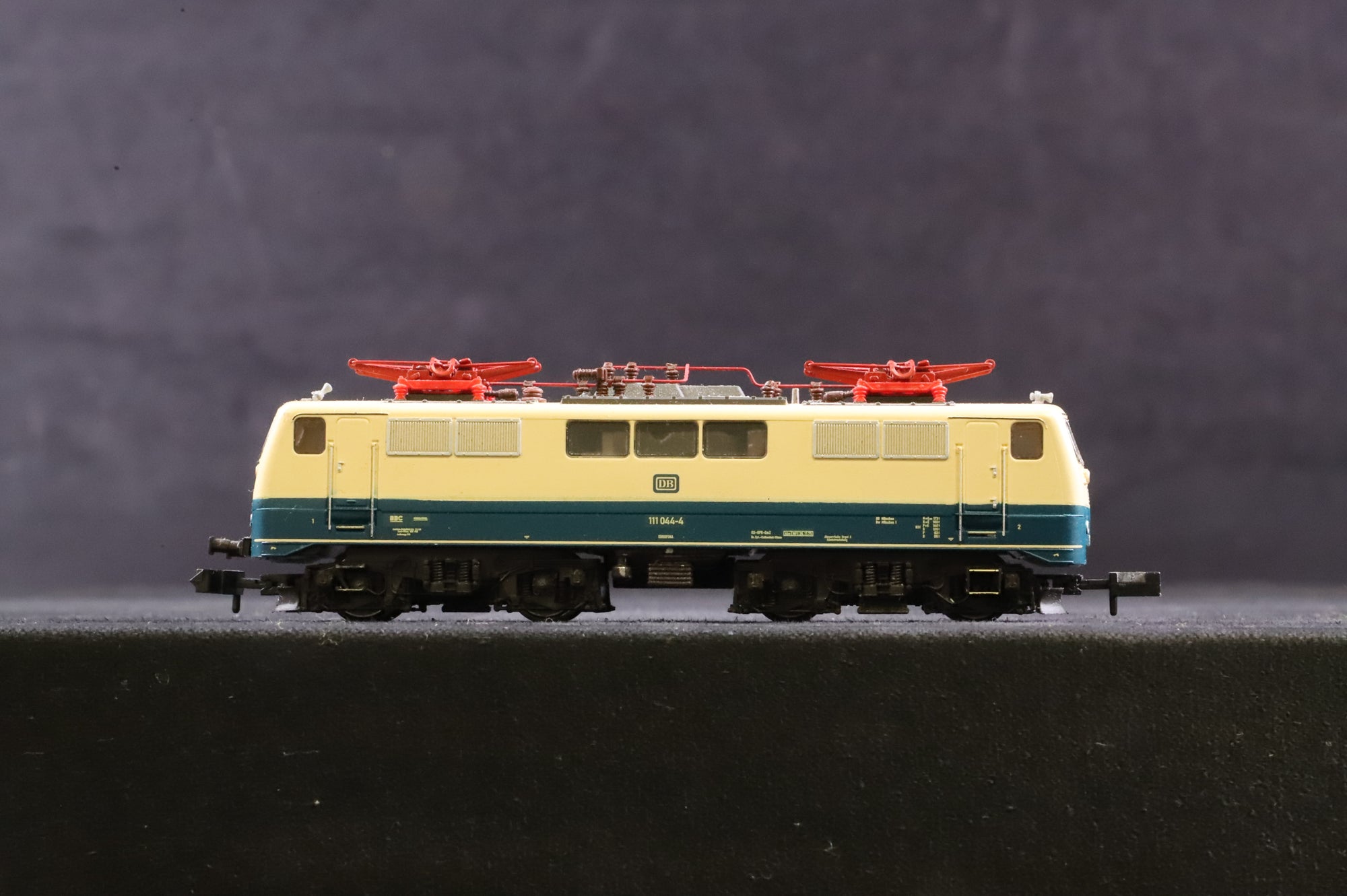 Minitrix N Gauge 12567 BR111 111044-4 in DB Blue/Cream