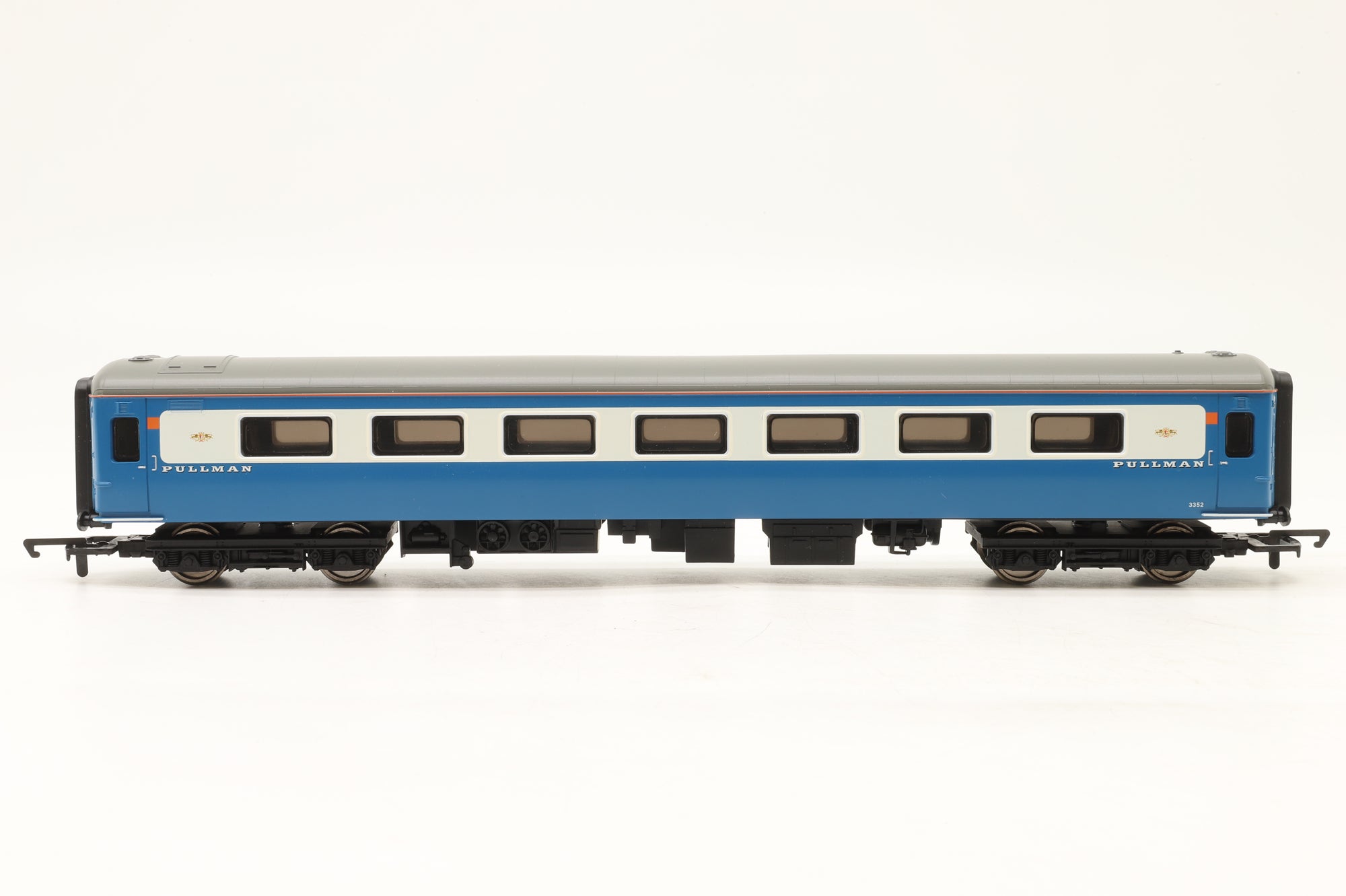 Hornby OO R1093 The Blue Pullman Set Class 47 & 3 Mk2 Coaches