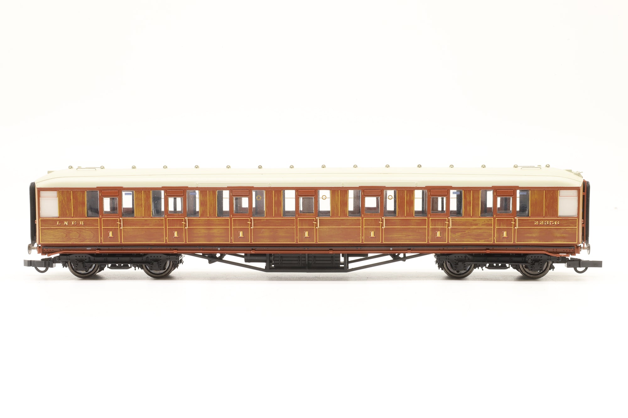 Hornby OO Rake of 7 Gresley Teak Coaches